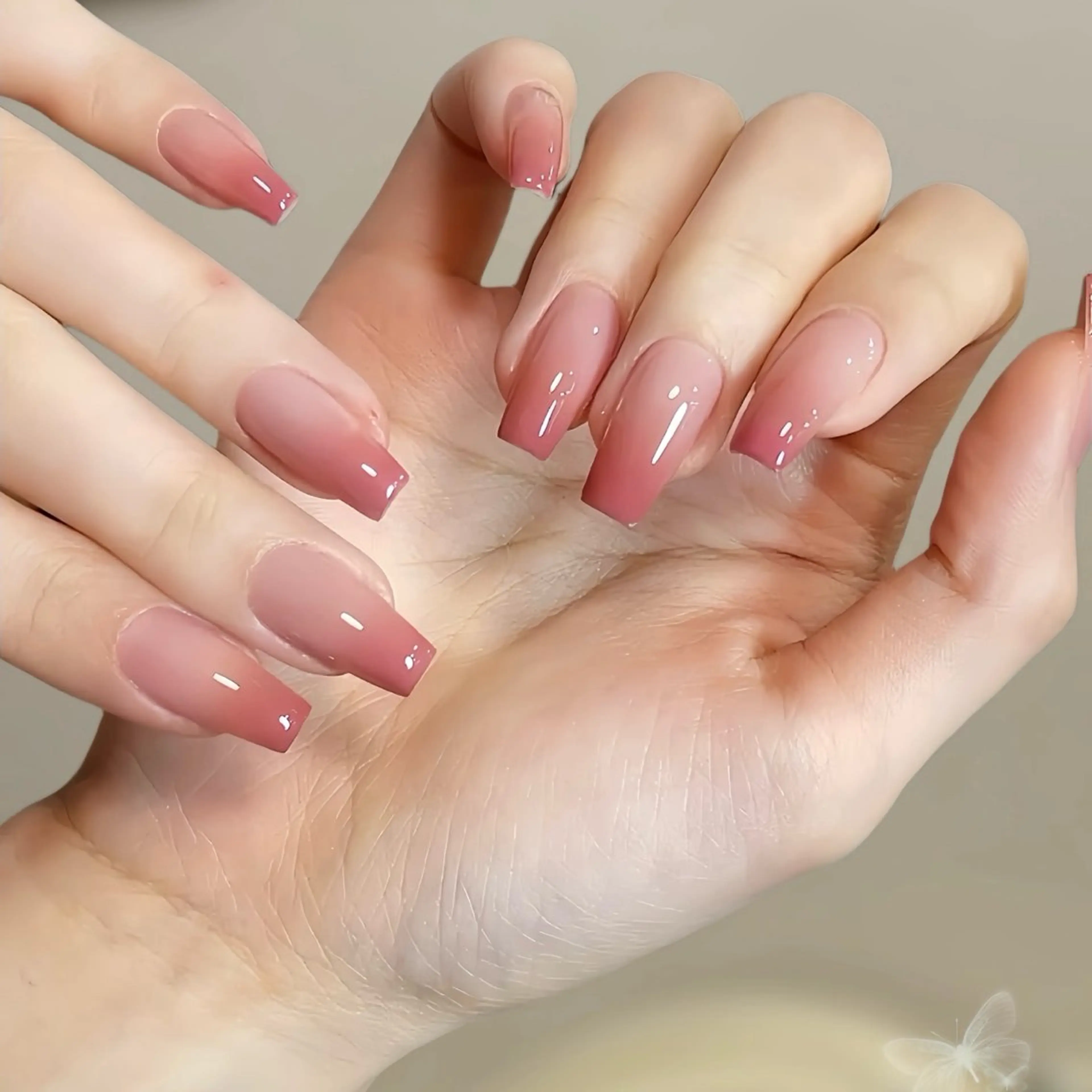 ネイル グラデーション Nail salon Amoureuse ネイルサロン アムルーズ所属・ネイリスト ミクのネイルデザイン