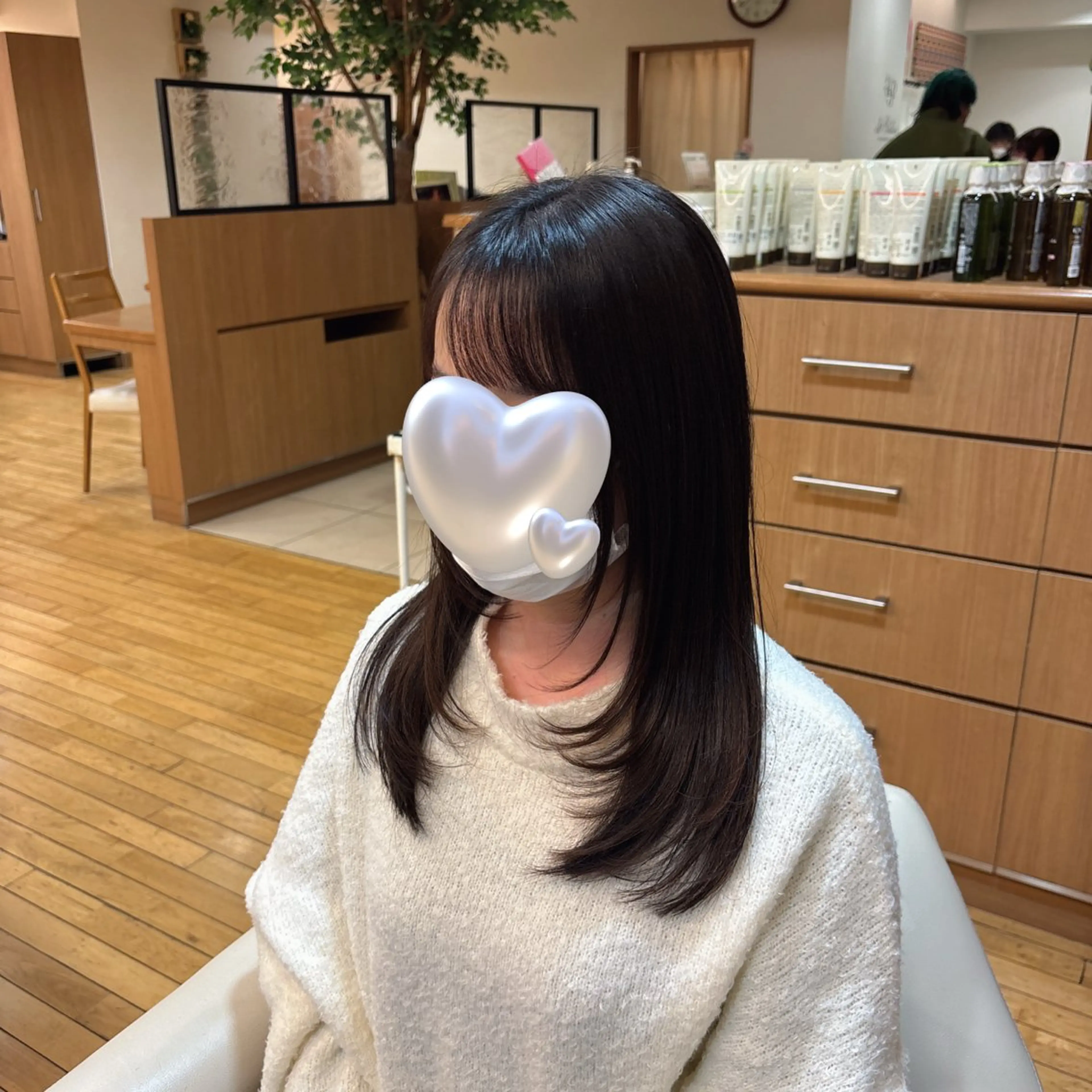 セミロング 顔まわりレイヤー 顔周りカット レイヤーカット ✧elpatio✧︎ 小出紗羅のマツエク・マツパデザイン