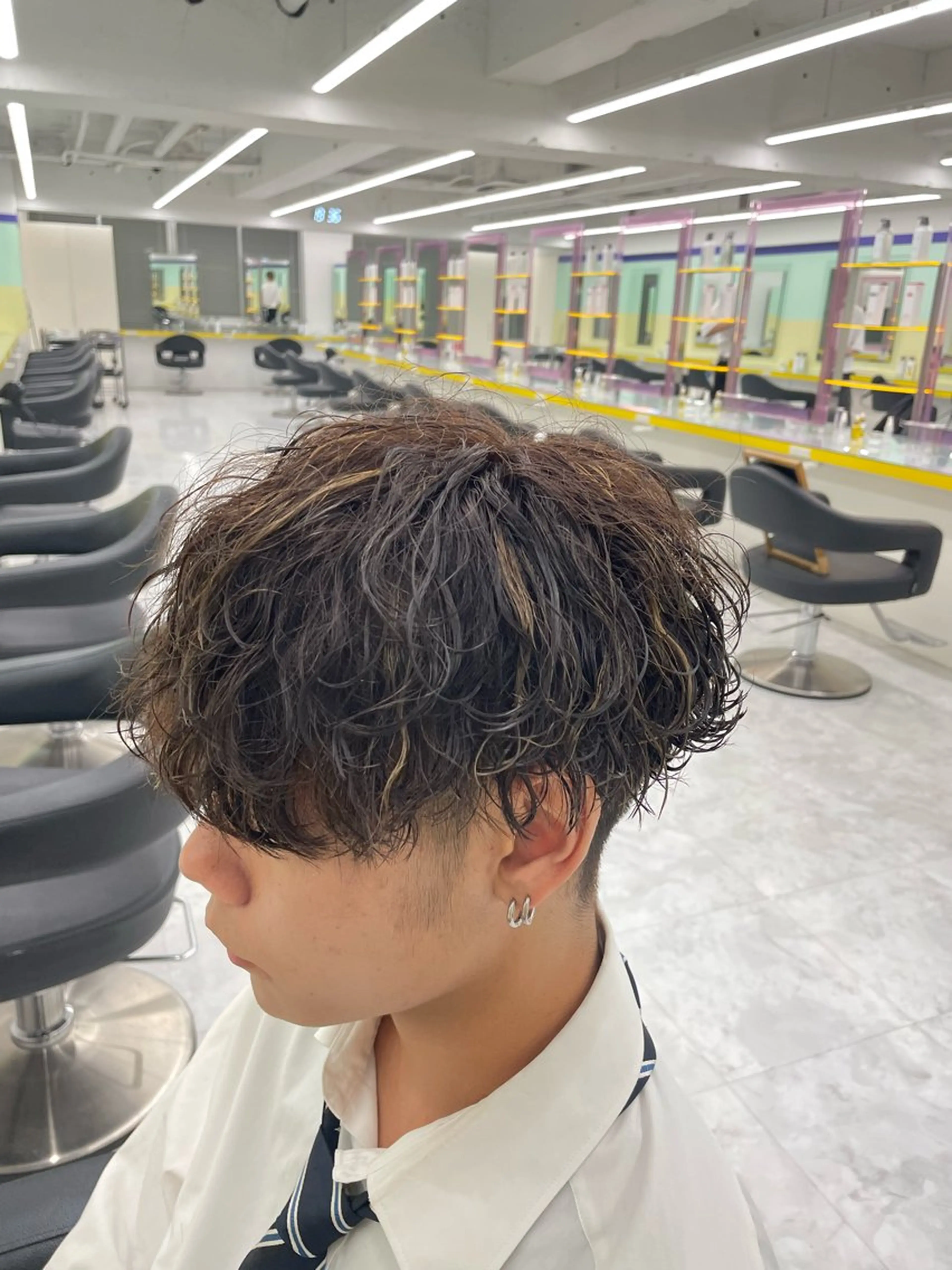 ショート パーマ ヘアアレンジ メンズ メンズパーマ 顔まわりカット の達人のヘアスタイル