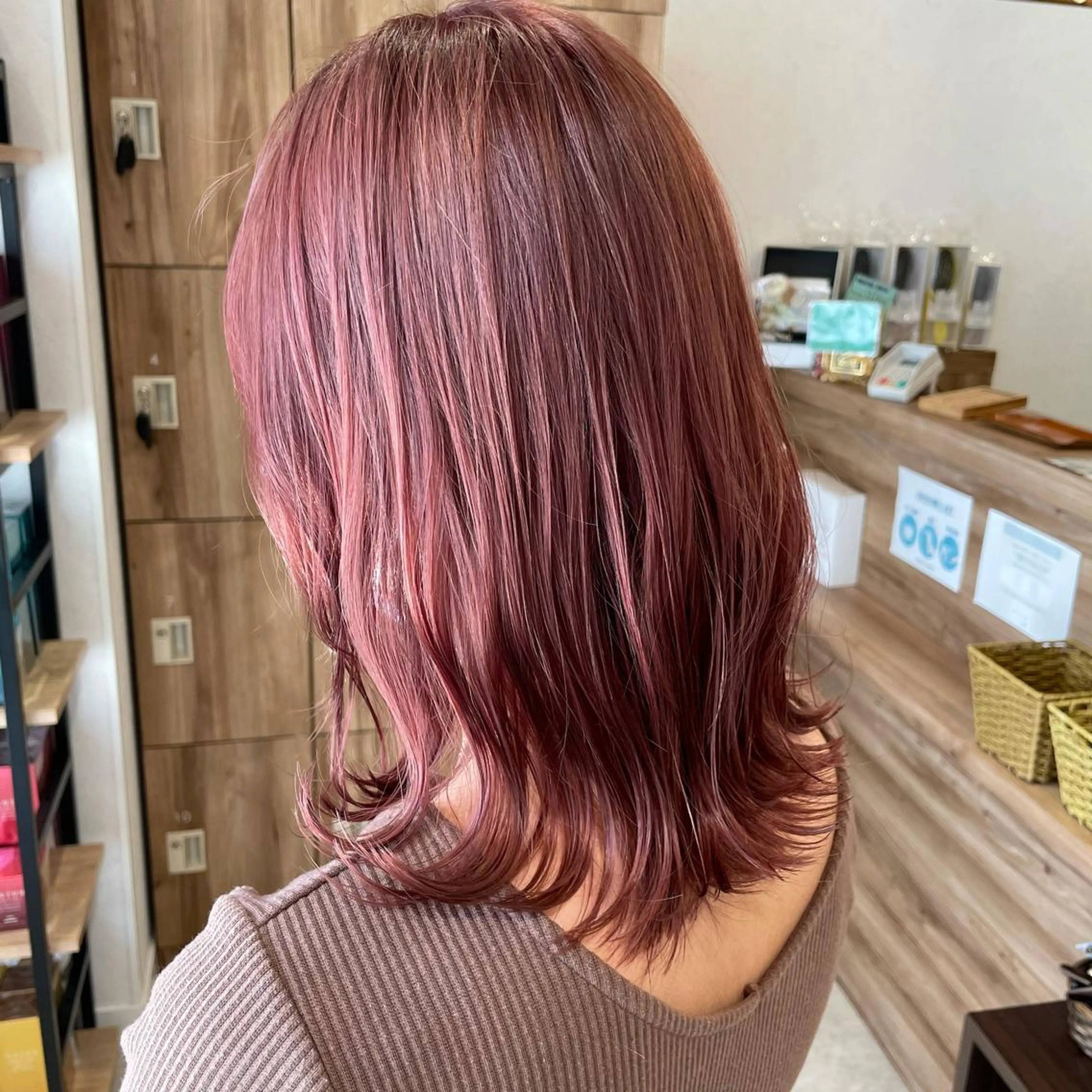 ミディアム うる艶レイヤーカット hinakoのヘアスタイル