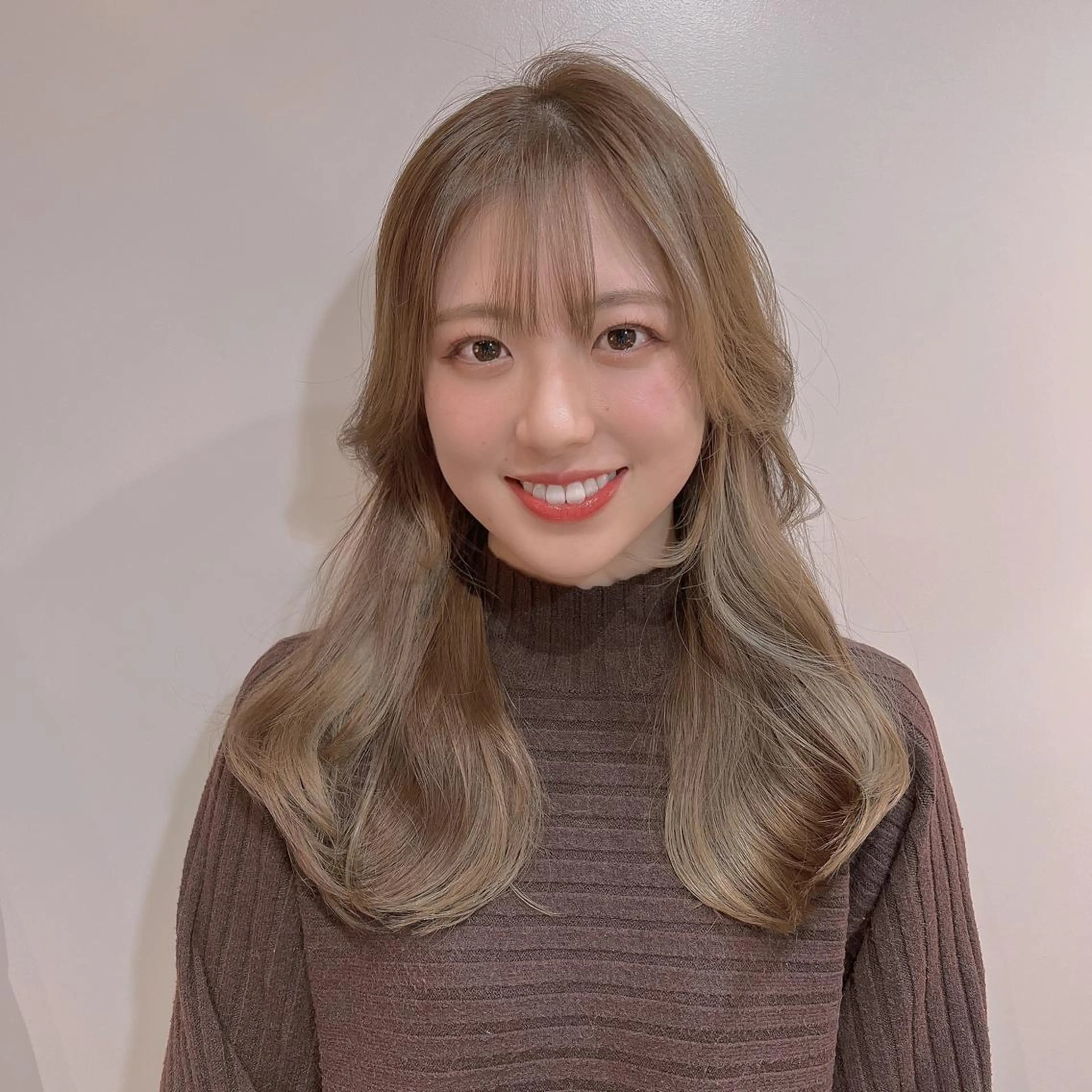 人気No3韓国くびれカット＋ブリーチなし透明感カラー＋ふんわりトリートメントの写真