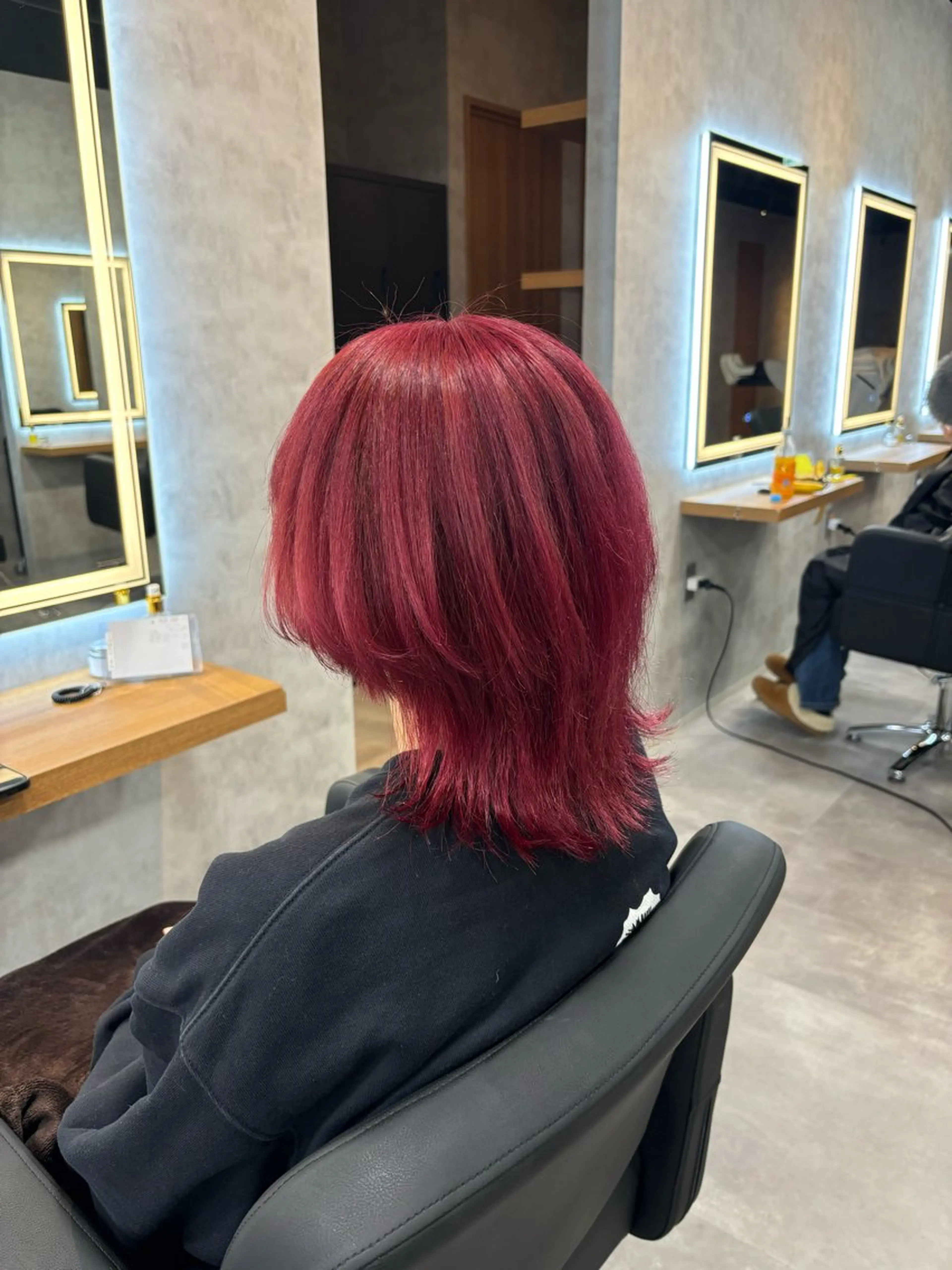 ロング カラー パーマ ヘアアレンジ ヘアカラー トリートメント ヘッドスパ ヘアセット 透明感ブリーチカラー 🌈TOMOHIROのヘアスタイル