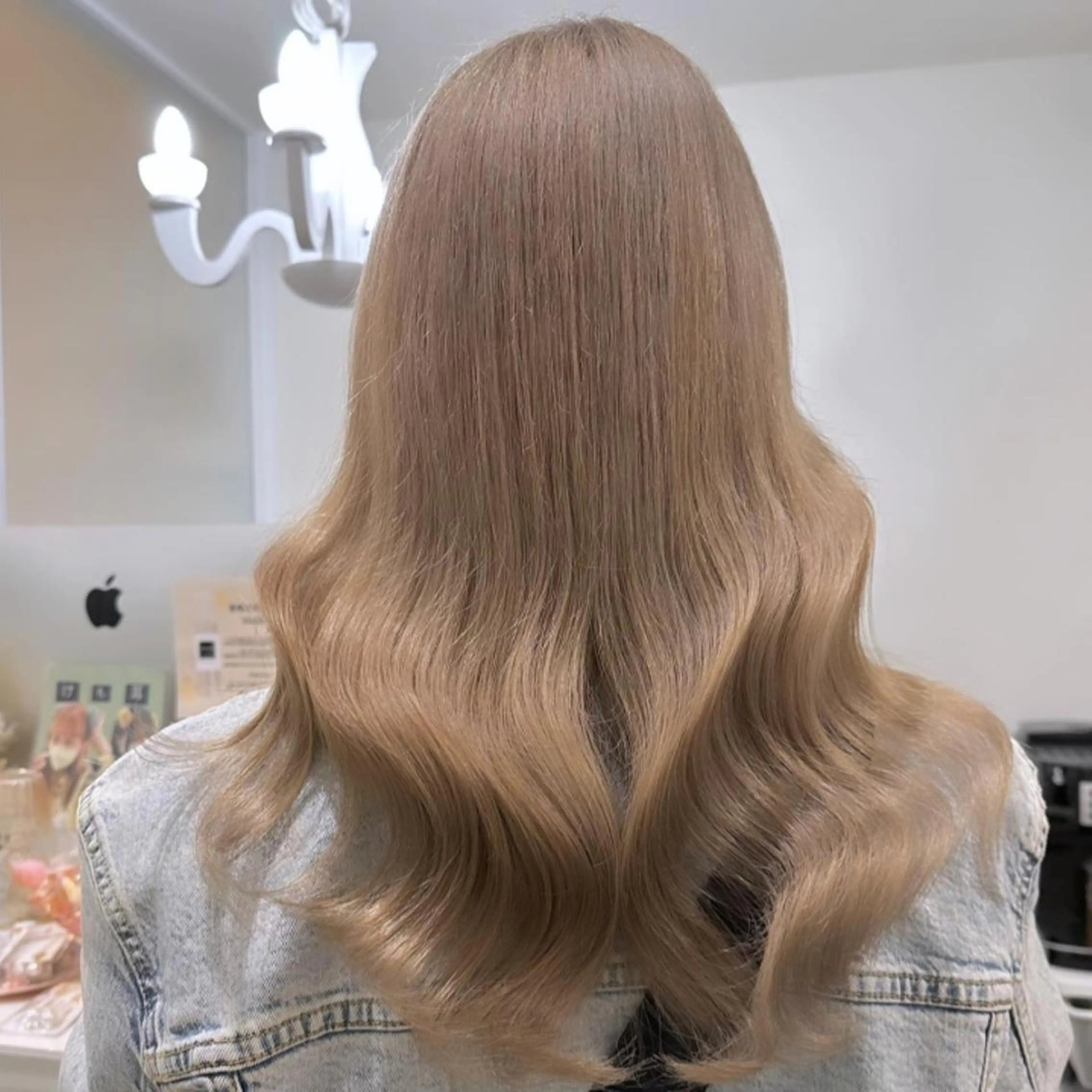 ロング カラー ベージュカラー ブリーチ ミルクティーベージュ ORIKA 美容室のヘアスタイル