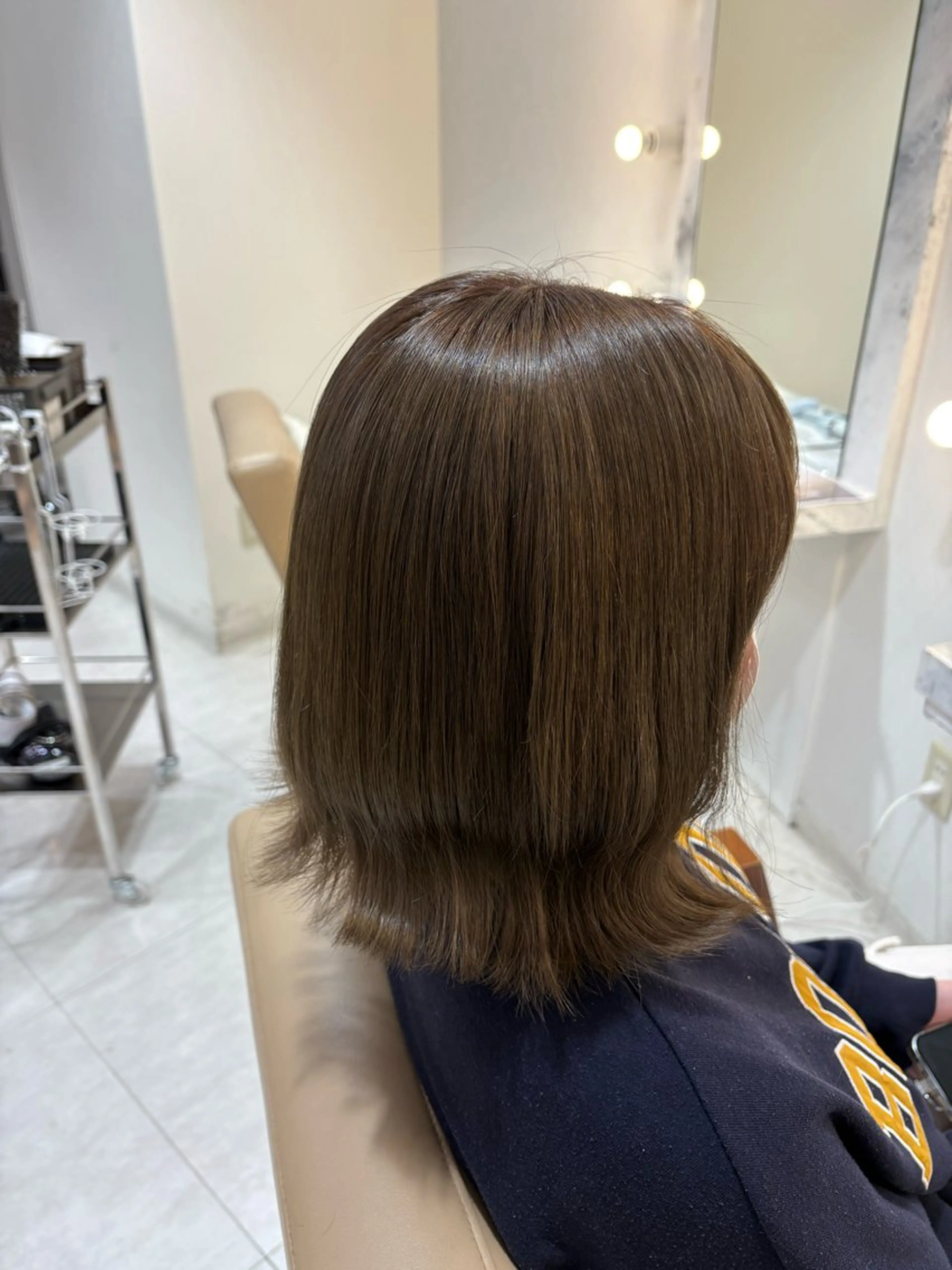 ミディアム カラー ベージュカラー ブリーチ ミルクティーベージュ ヘアカラー 新庄 雪乃のヘアスタイル