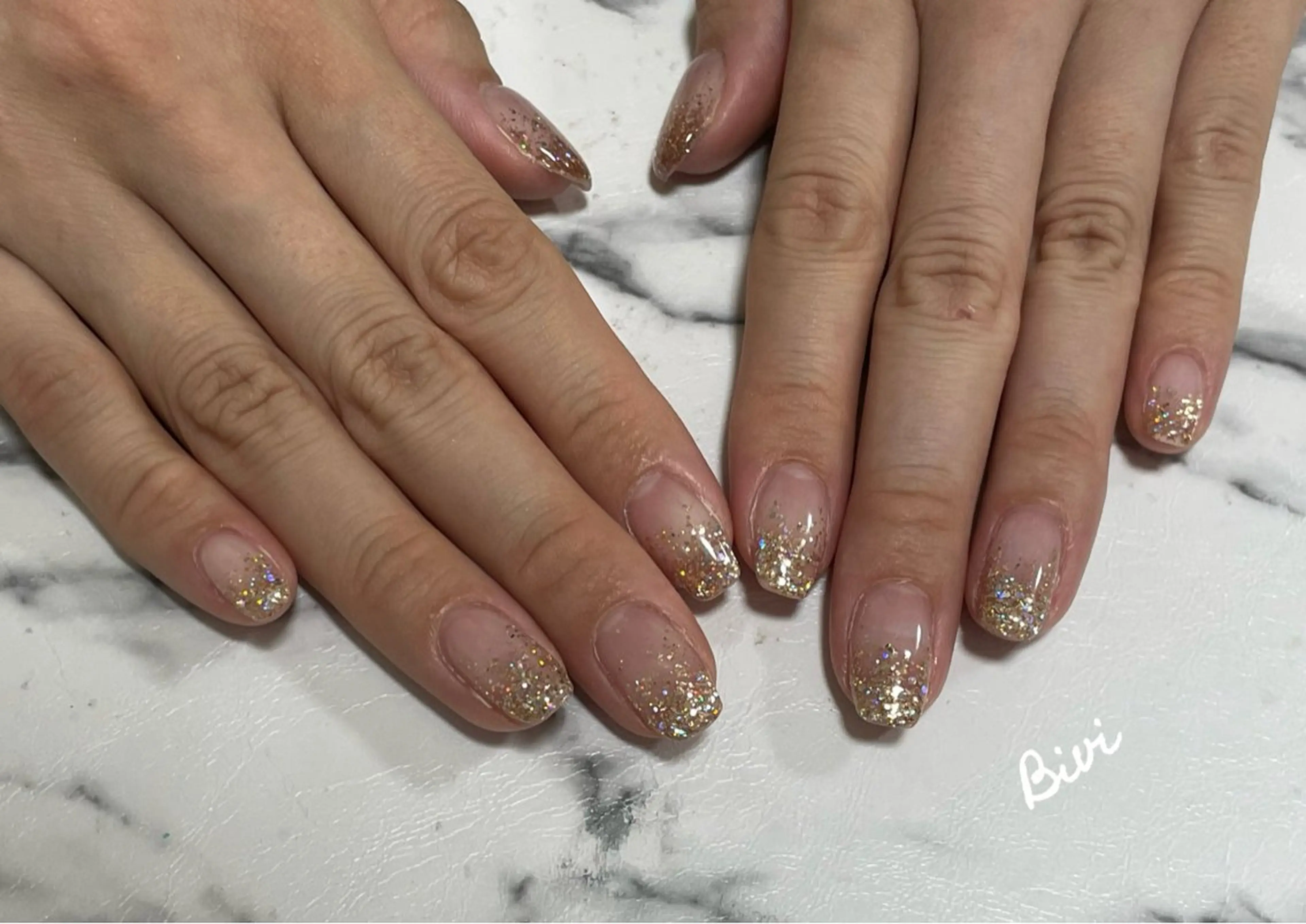 ネイル アートネイル フラッシュネイル グラデーション ラメ(グリッター) シルバー ハンドネイル ハンドケア ♡Bivi♡自爪に 優しいネイルサロンのネイルデザイン