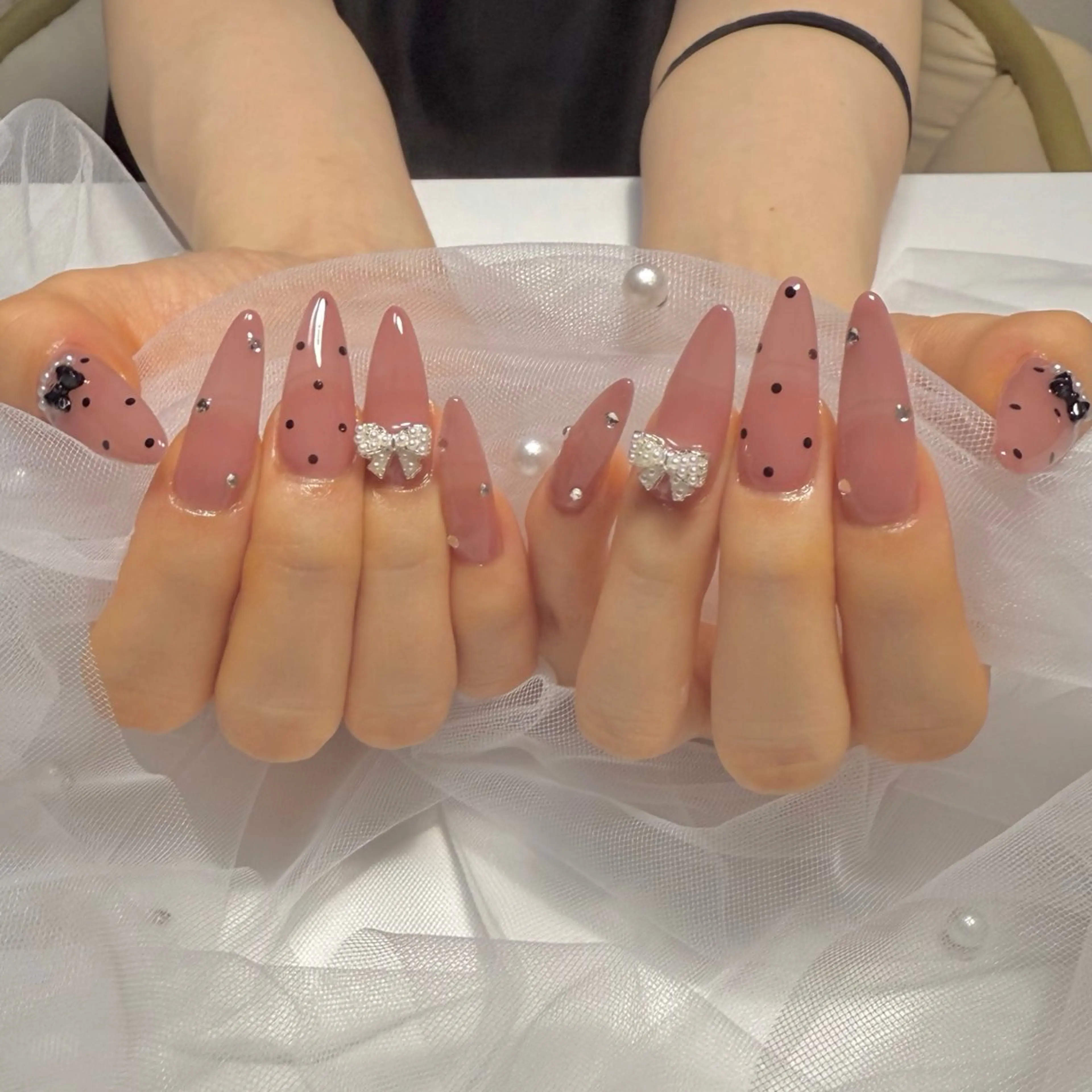 ネイル フレンチネイル ガーリー マグネットネイル リボン ハンドネイル RII nailのネイルデザイン