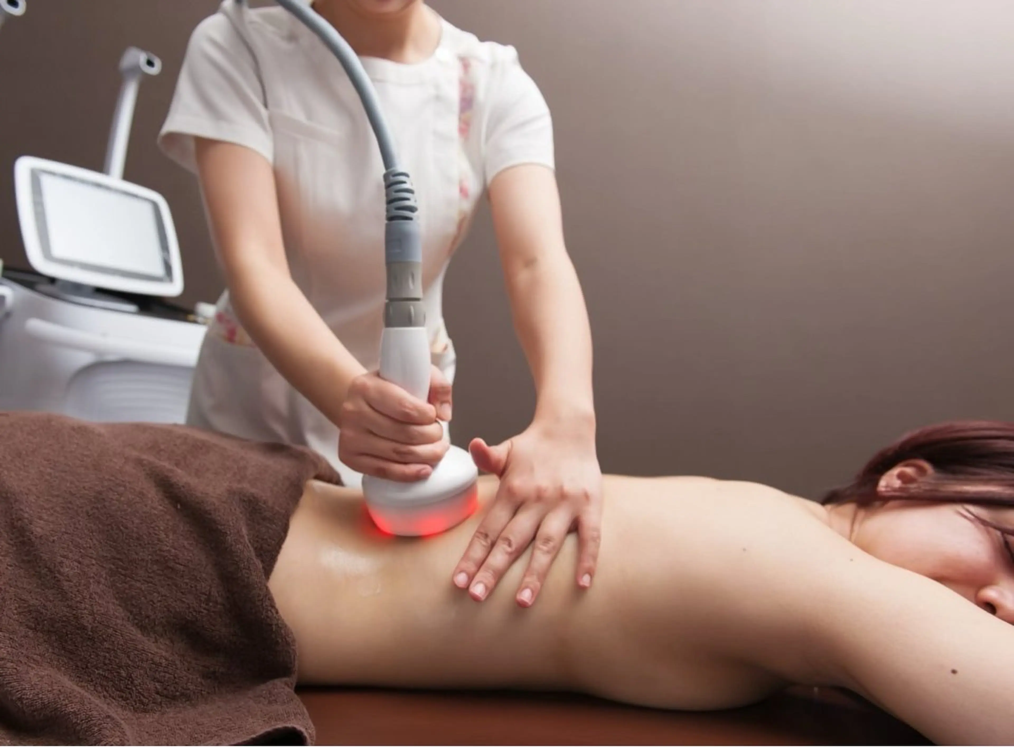 【キャビテーション×ラジオ波】背中美人コース 背中のお肉・ハリ・二の腕のたるみが気になる方にオススメ 施術40分の写真