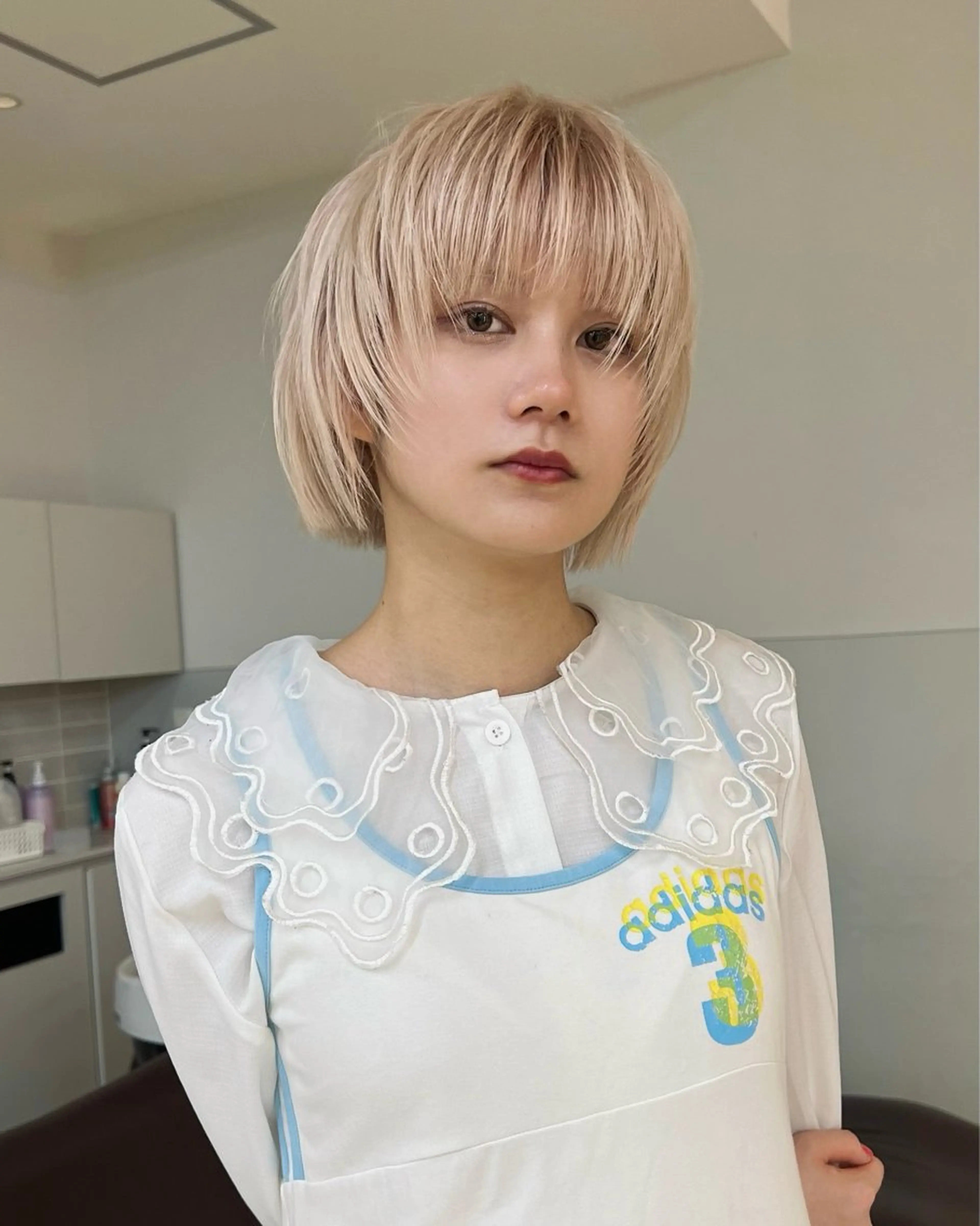 ショート カラー アッシュ アッシュブラウン ブリーチ ブラウンカラー ケアブリーチ レイヤー専門家 ダブルカラー修のヘアスタイル