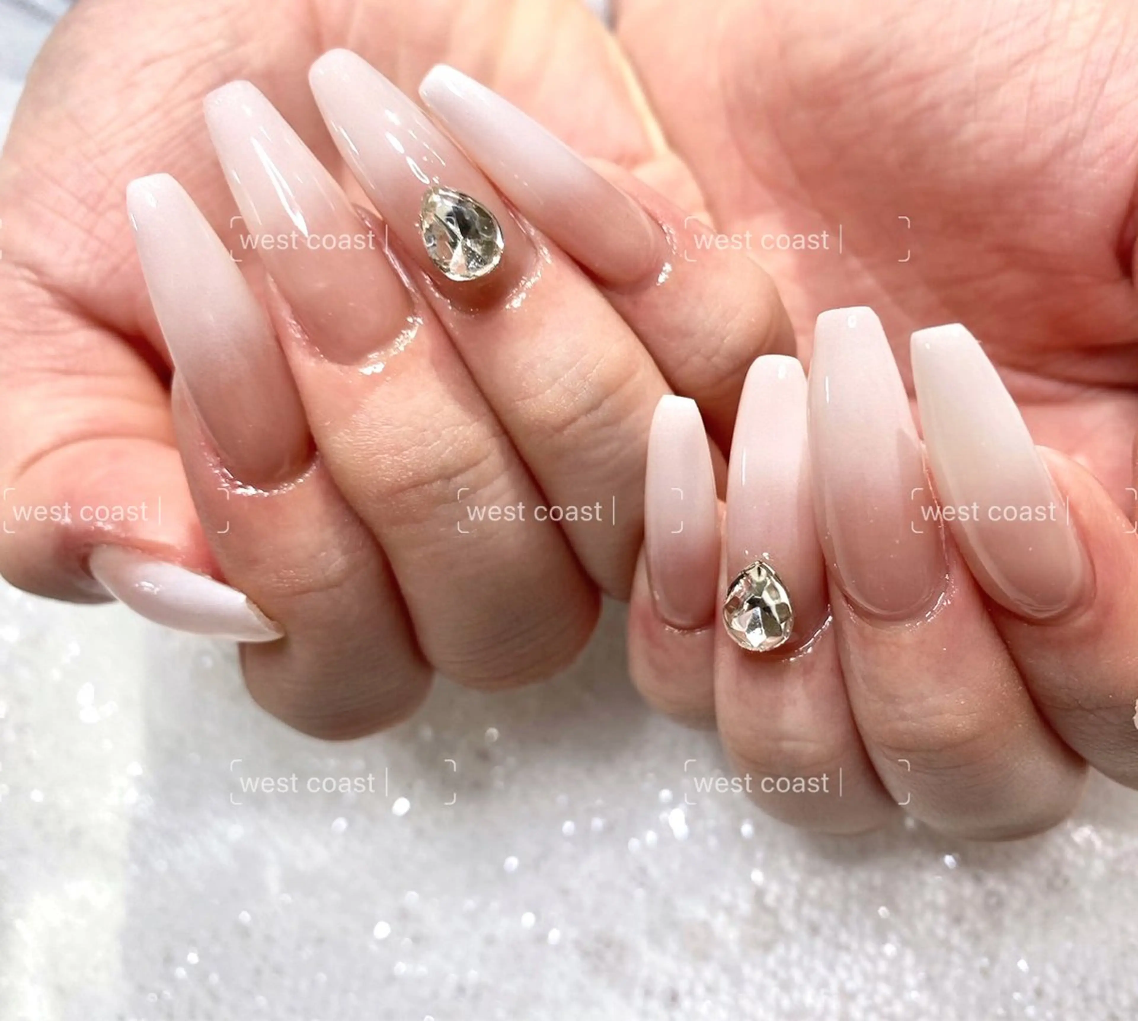 ネイル ハンドネイル リボン、ガーリー パーツ放題専門店のネイルデザイン