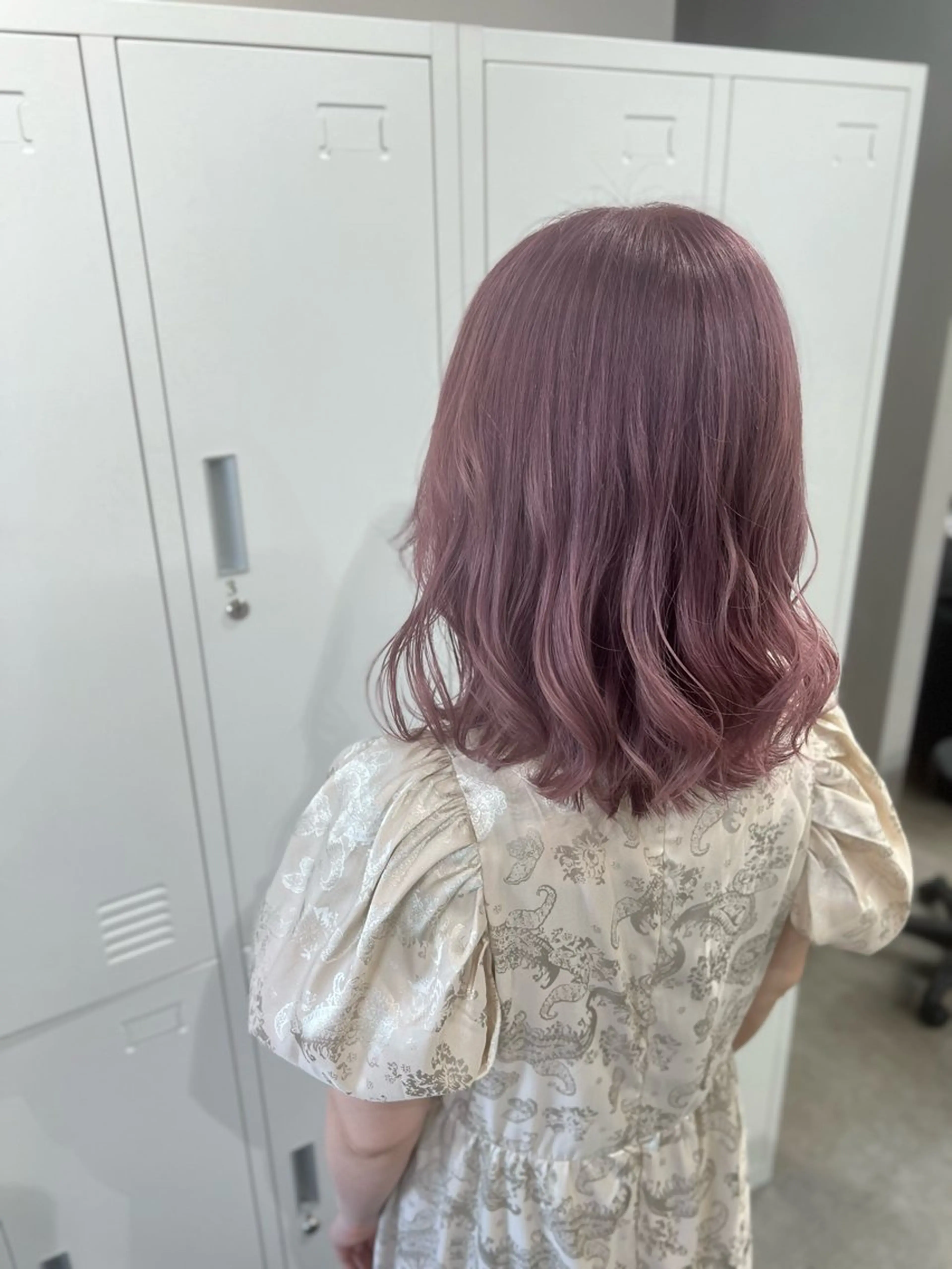ミディアム カラー ベージュカラー ブリーチ ブロンド ダブルカラー ラベンダーカラー カット ヘアカラー トリートメント ブリーチ/髪質改善/ レイヤー/YUTO‎のヘアスタイル