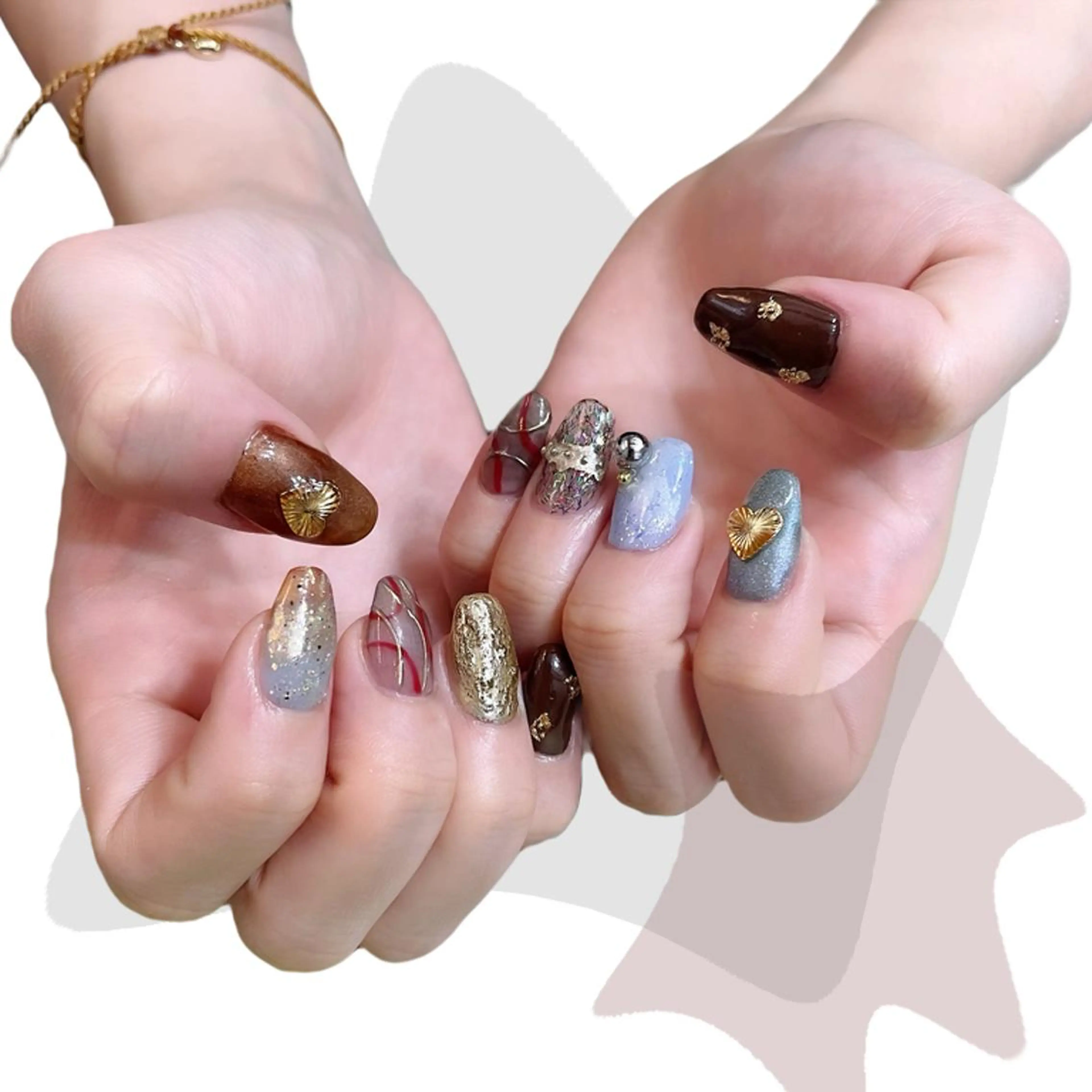 ネイル オーロラネイル 氷ネイル・うるうるネイル 韓国ネイル マグネットネイル ミラーネイル ハンドネイル VOLLMOND nailのネイルデザイン