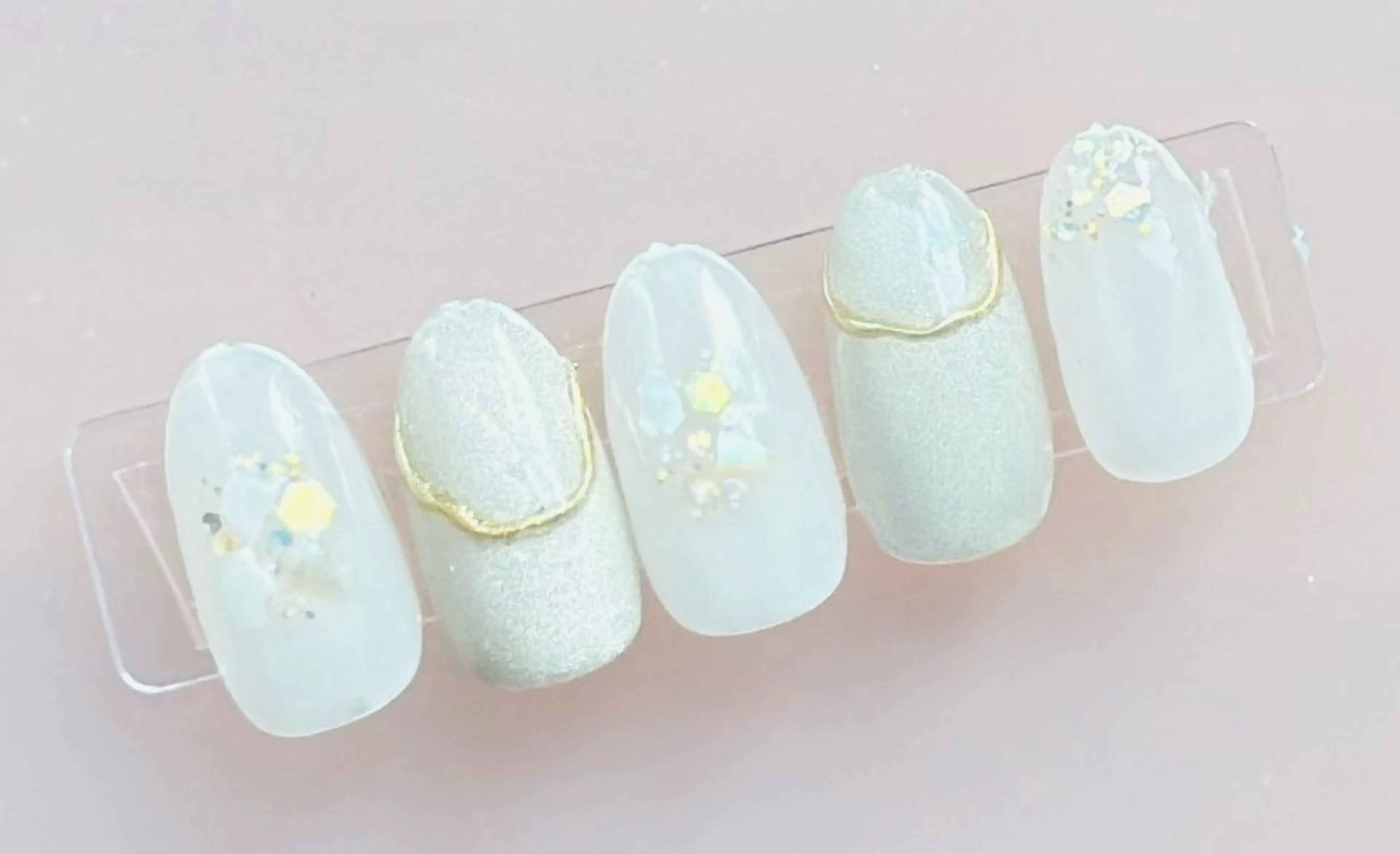 ネイル ホワイト nailsalon oluoluのネイルデザイン