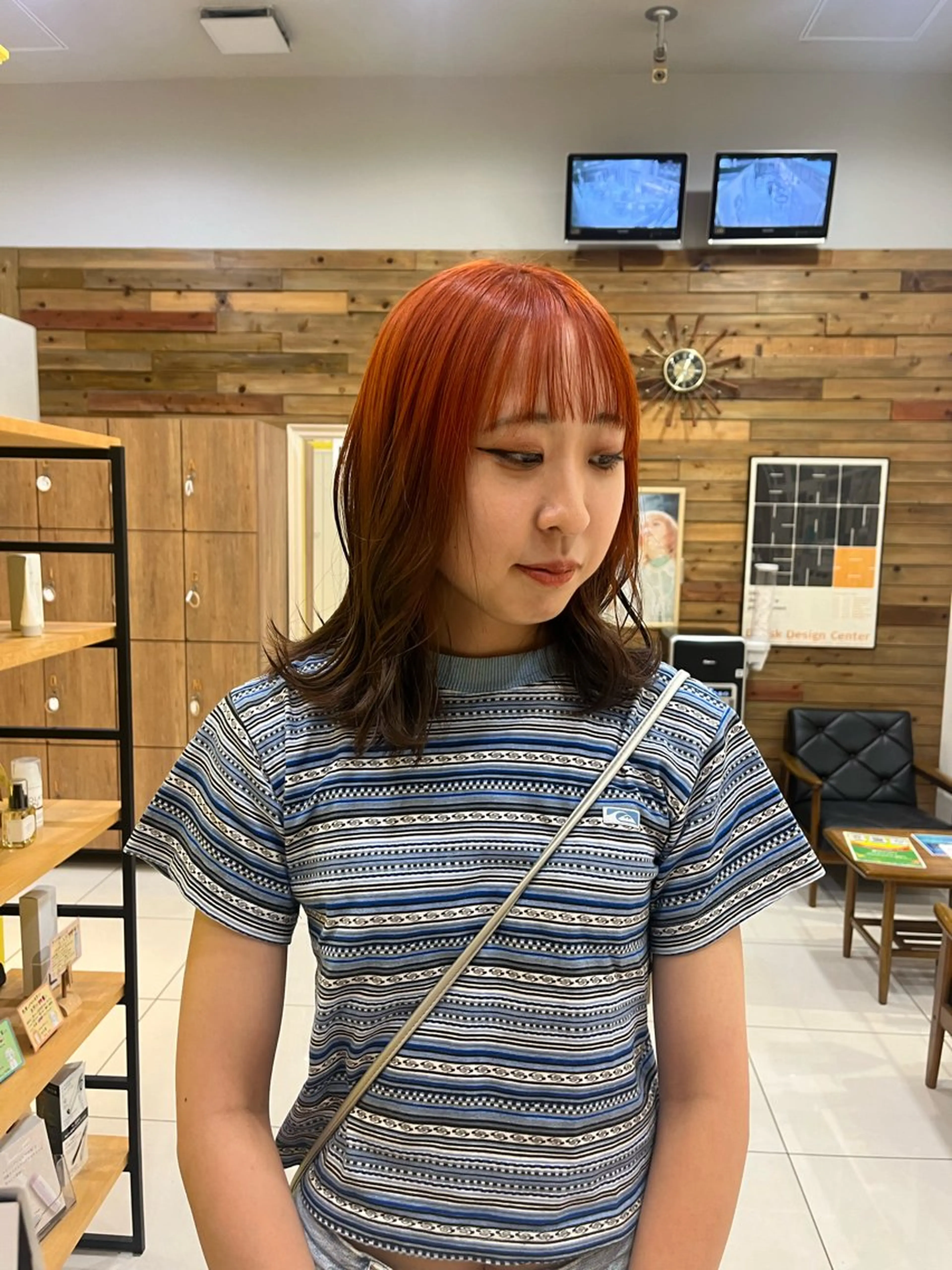 ミディアム カラー ヘアカラー らいむ/暖色/ルーツ /イヤリングカラーのヘアスタイル