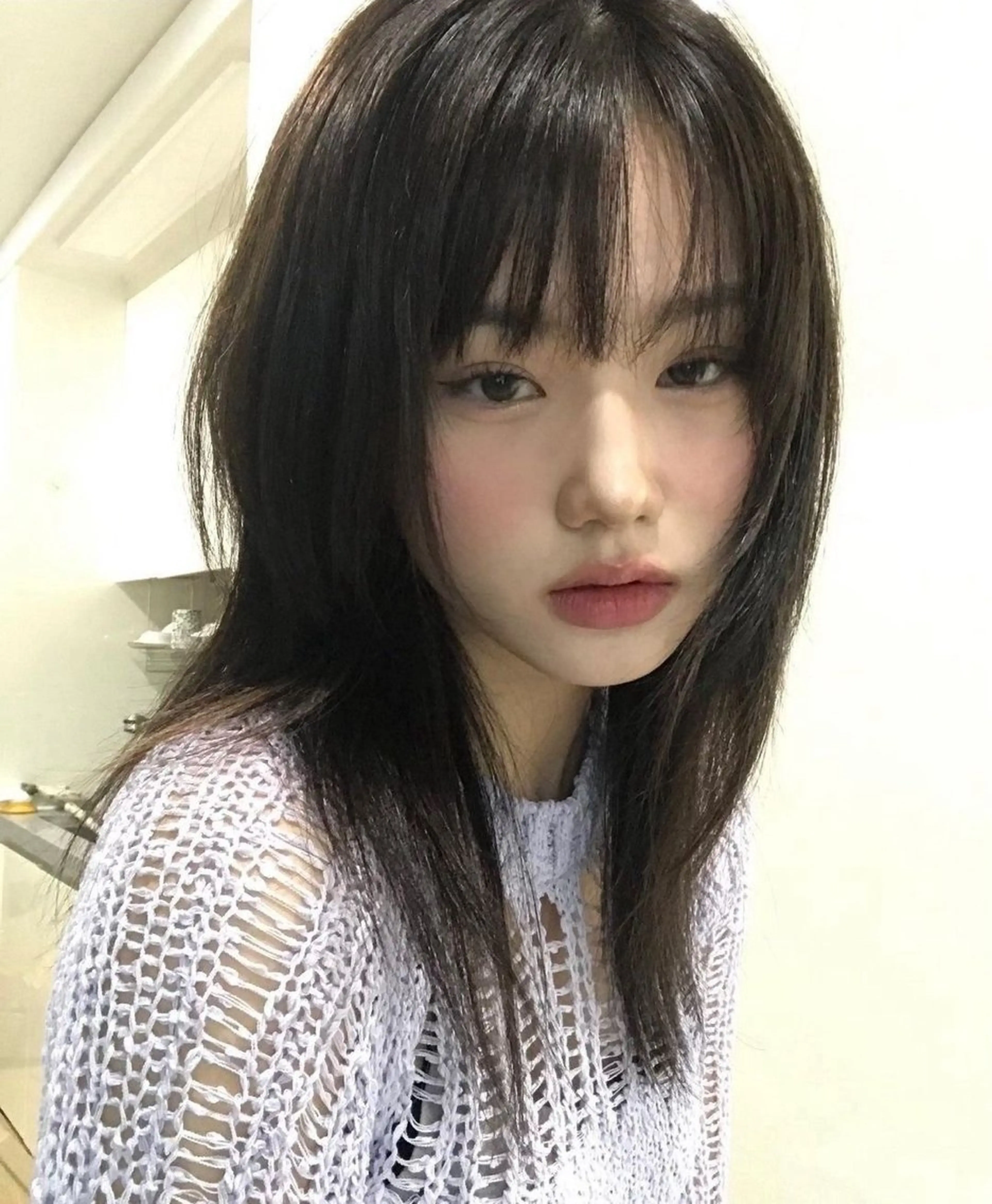 セミロング 韓国風ヘア レイヤーカット Airi 韓国y2k レイヤーカットのヘアスタイル