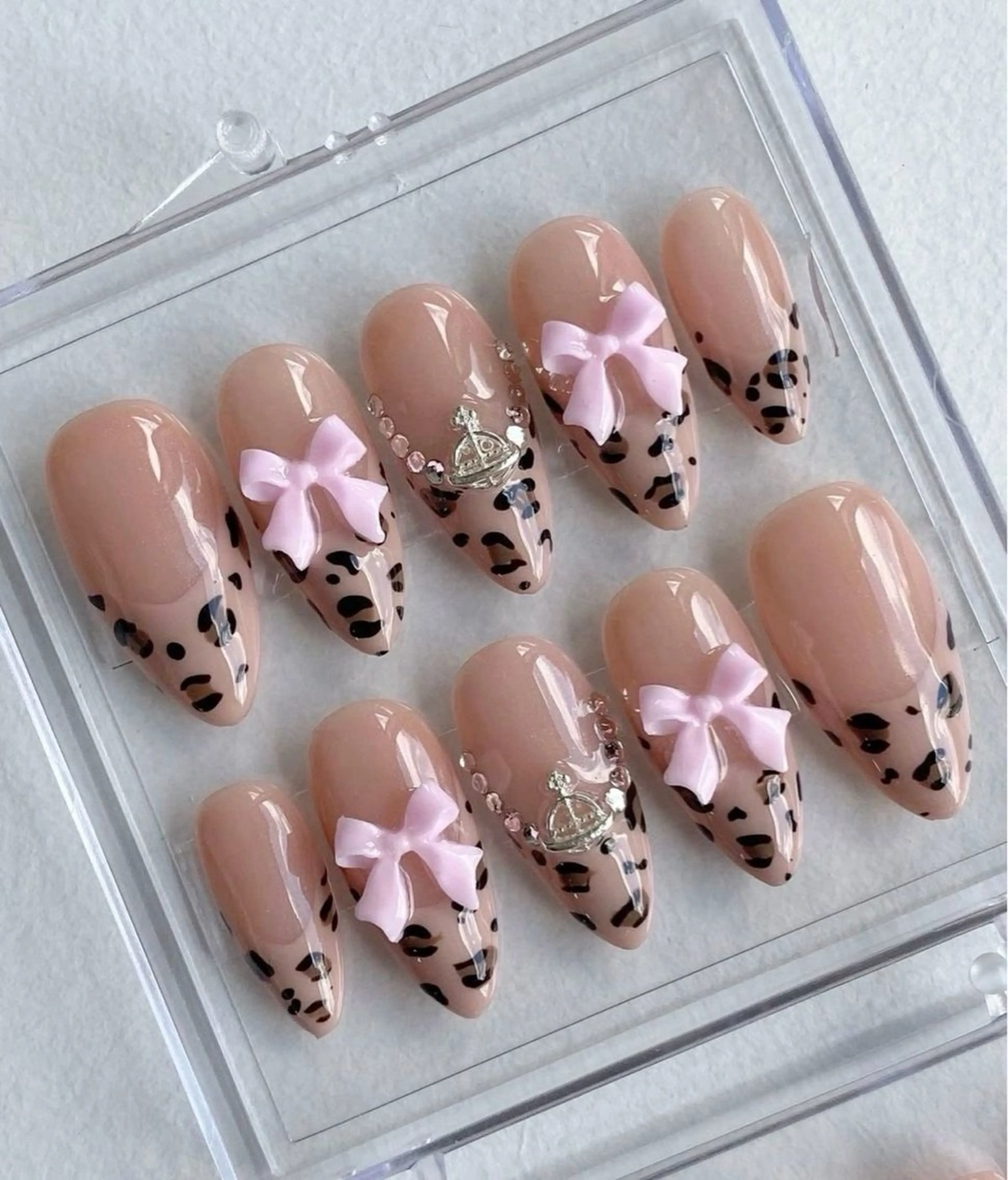 ネイル オーロラネイル チークネイル 長さ出し フットネイル フレンチネイル ハンドネイル Lee Nailsのネイルデザイン