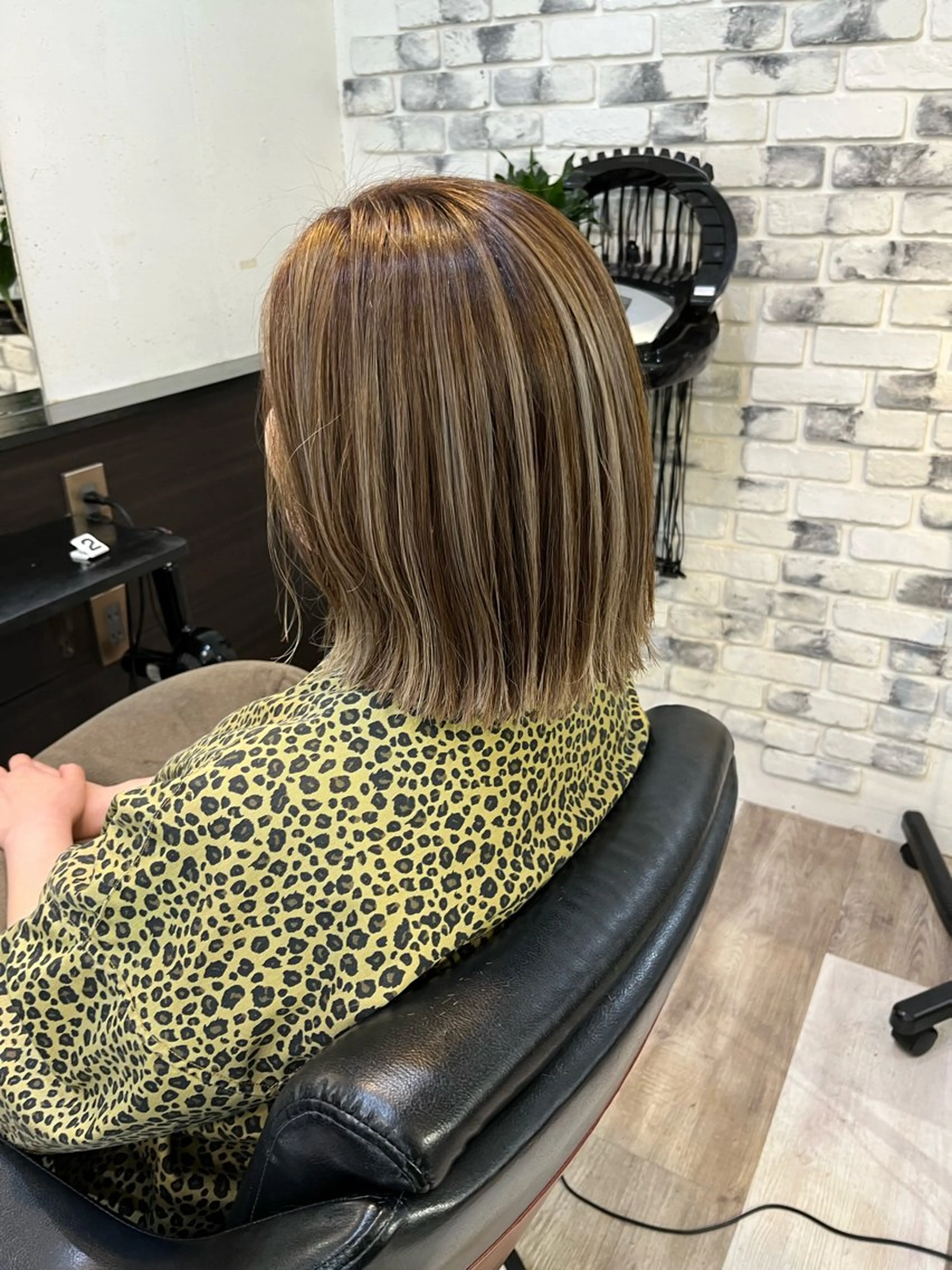 ミディアム ハイライト ヘアカラー ヘッドスパ 正分 真美のヘアスタイル