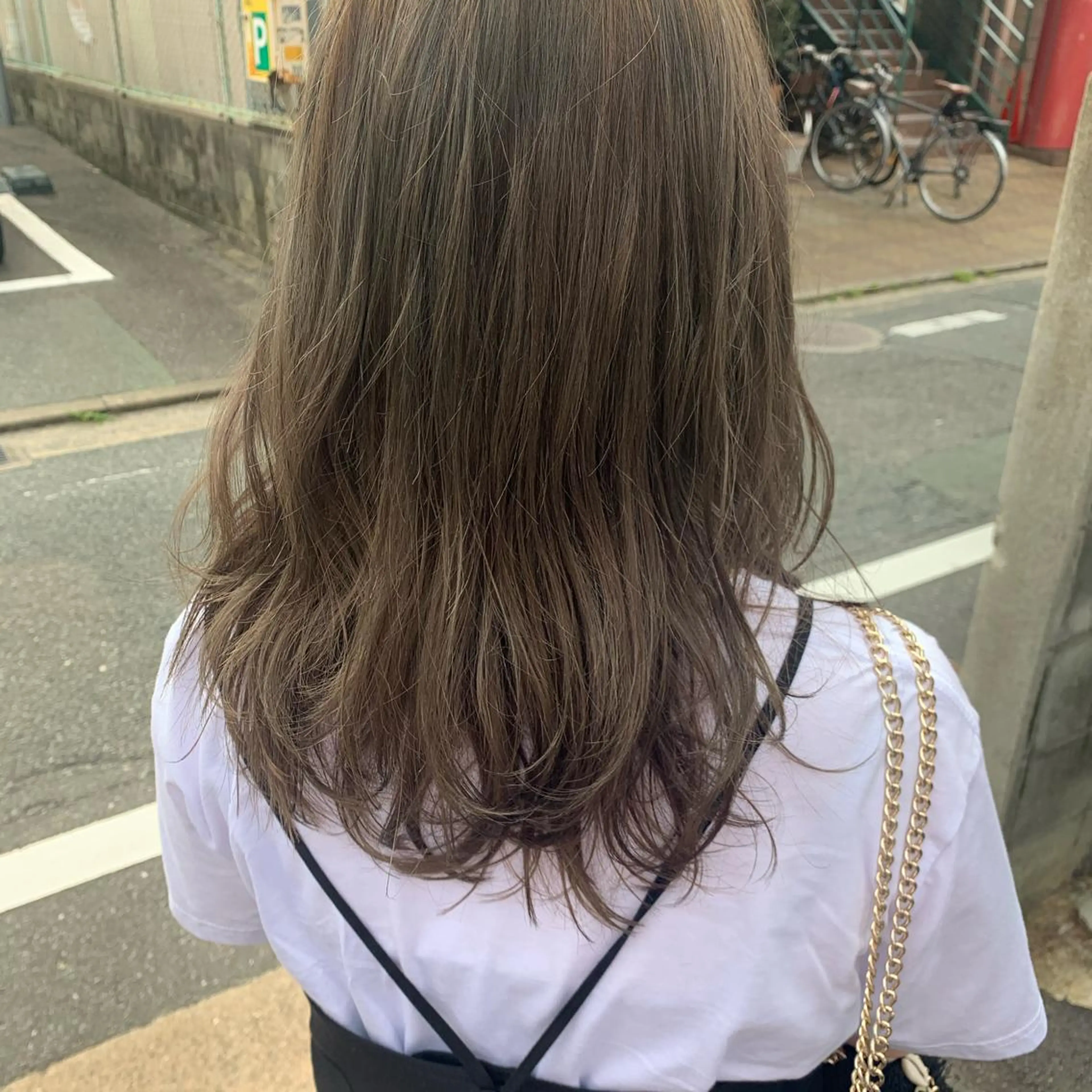 セミロング カラー アッシュ ベージュカラー ブリーチ 透明感カラー カット ヘアカラー トリートメント hub hair レイヤー/透明感のヘアスタイル