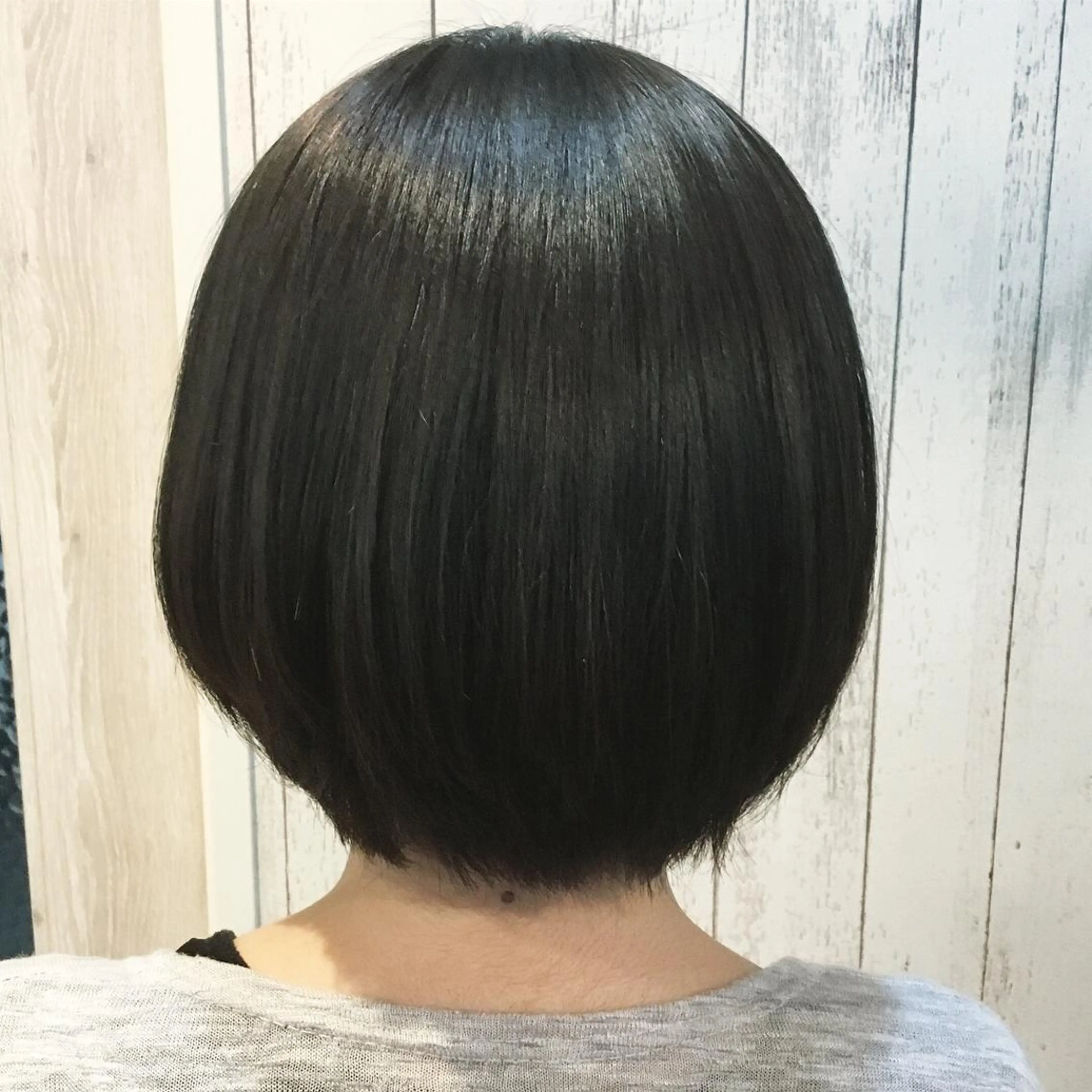 ショート カラー パーマ embrace エンブレイスのヘアスタイル