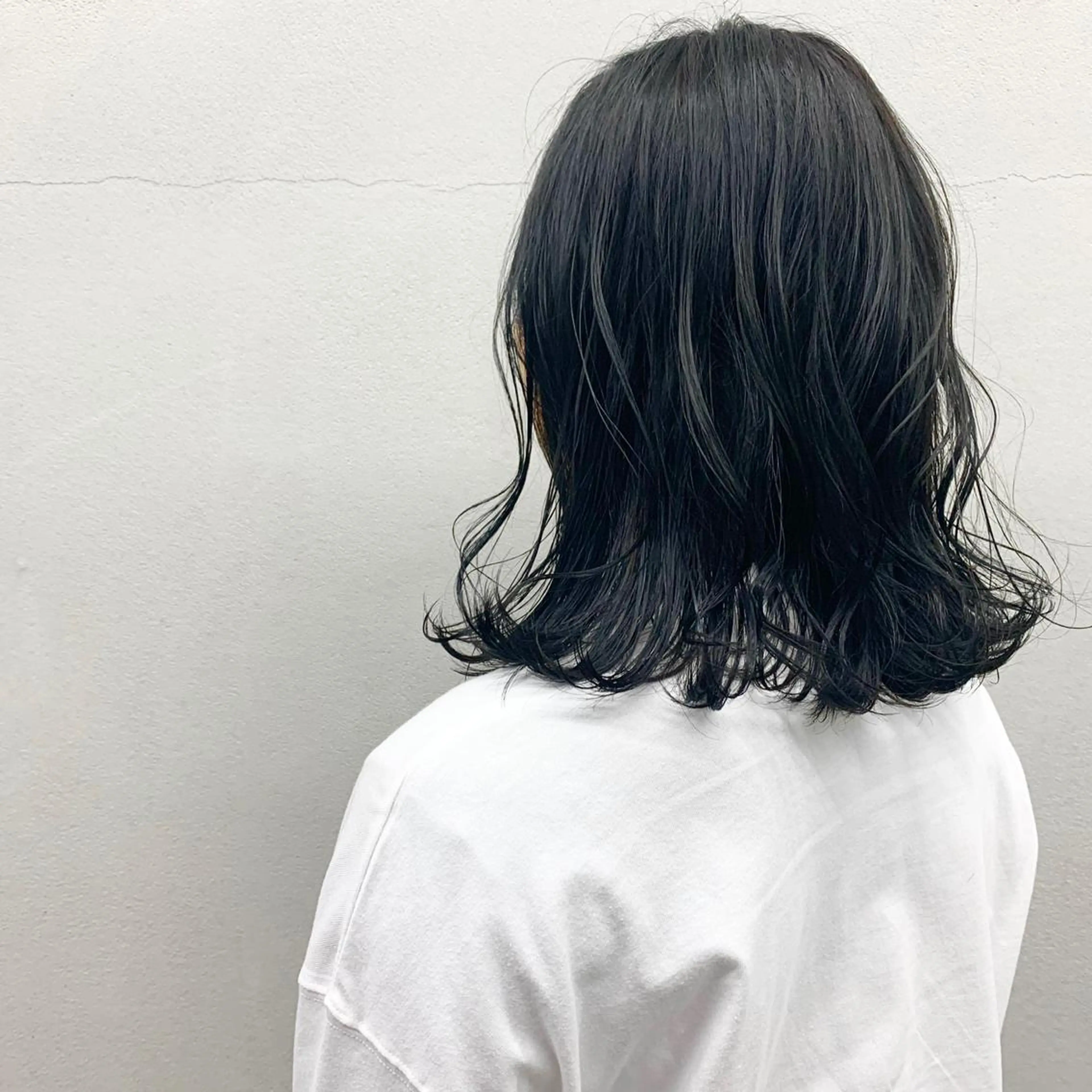 セミロング カラー スパイキーパーマ 柏NO1 藤本葉のヘアスタイル