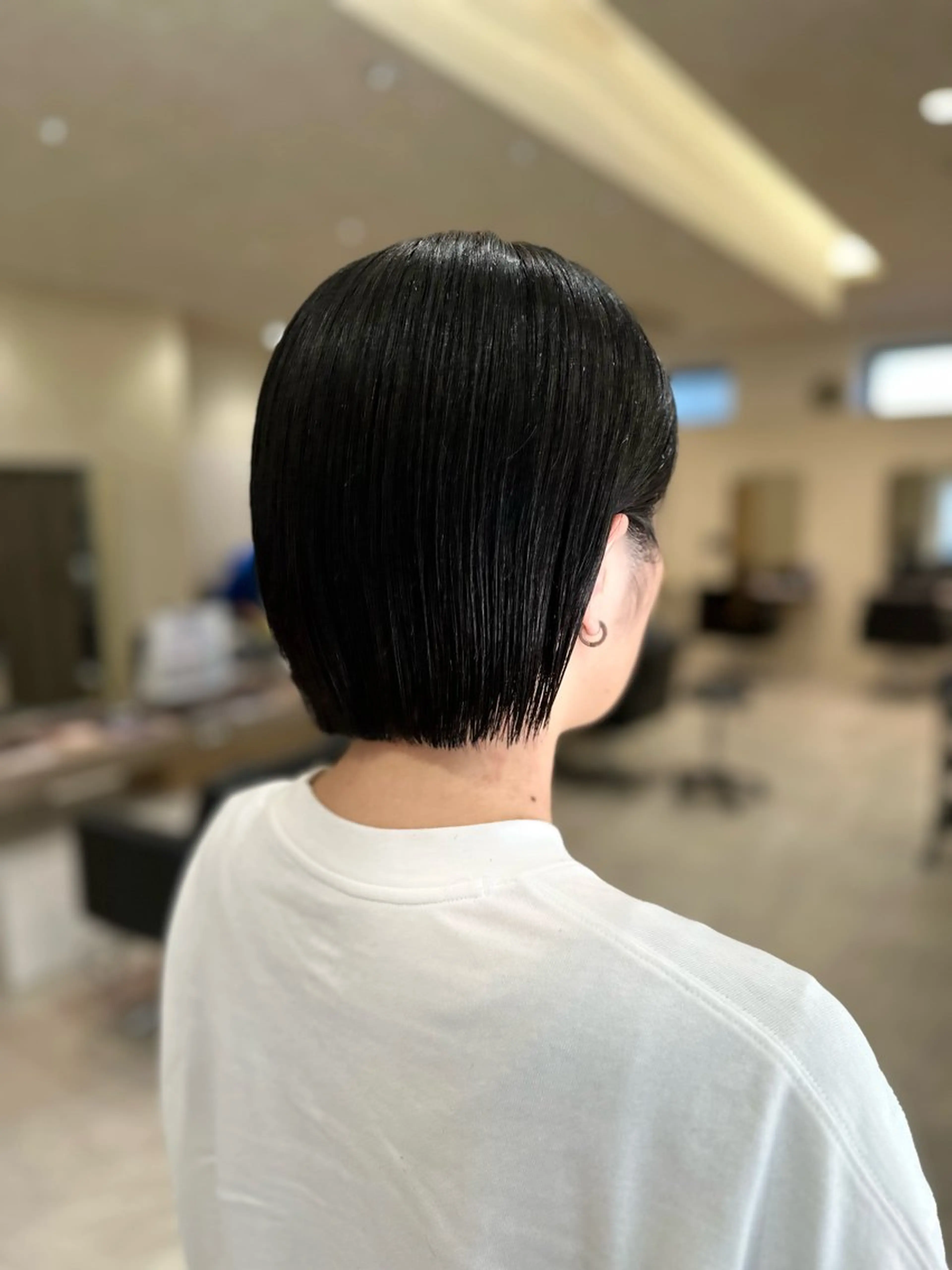 ショート ショートヘア カット 縮毛矯正 hairsalon de Forever vida所属・切りっぱなしボブ/ 縮毛矯正のヘアスタイル