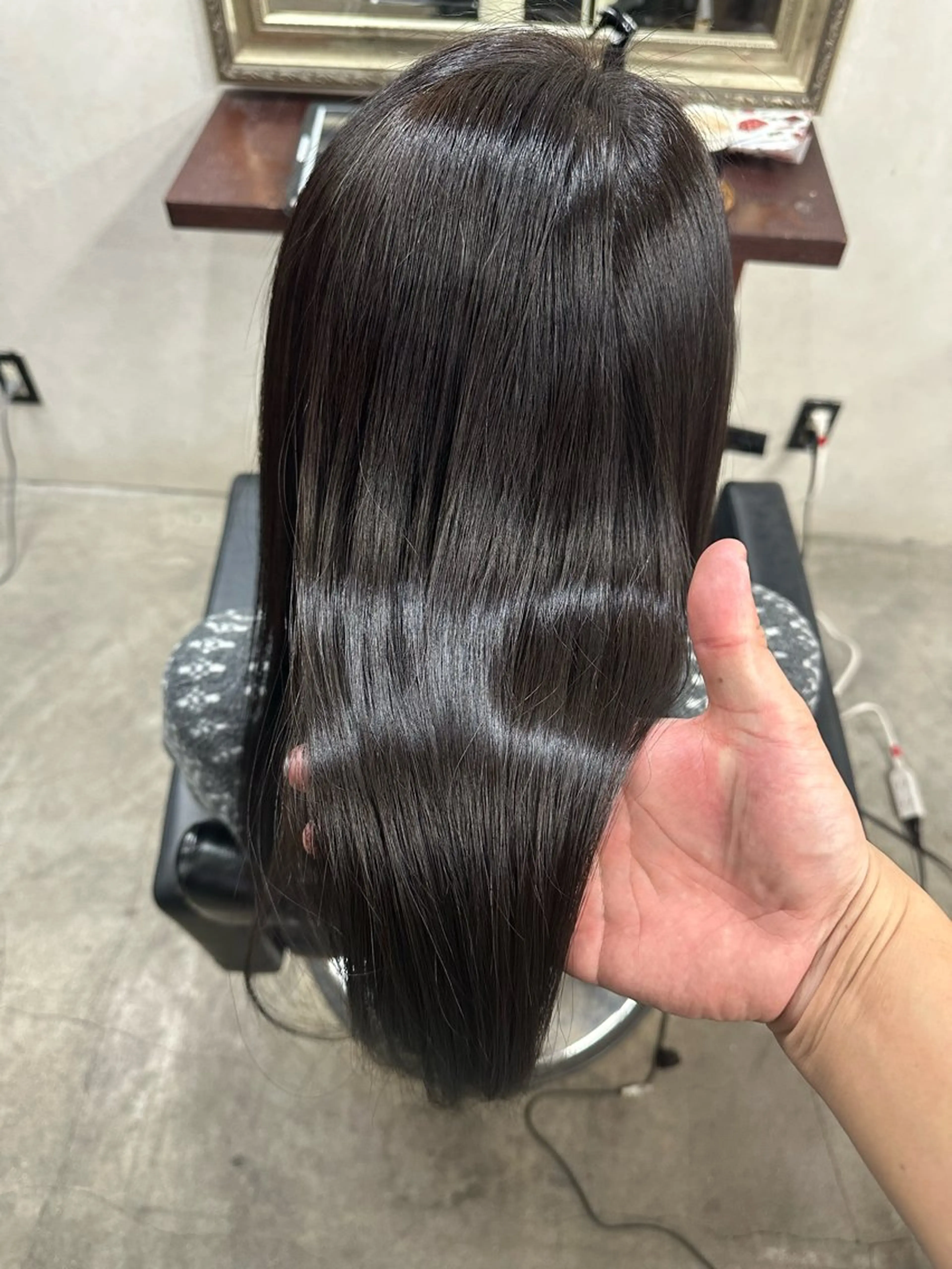 セミロング カット ヘアカラー 秋山 浩太のヘアスタイル