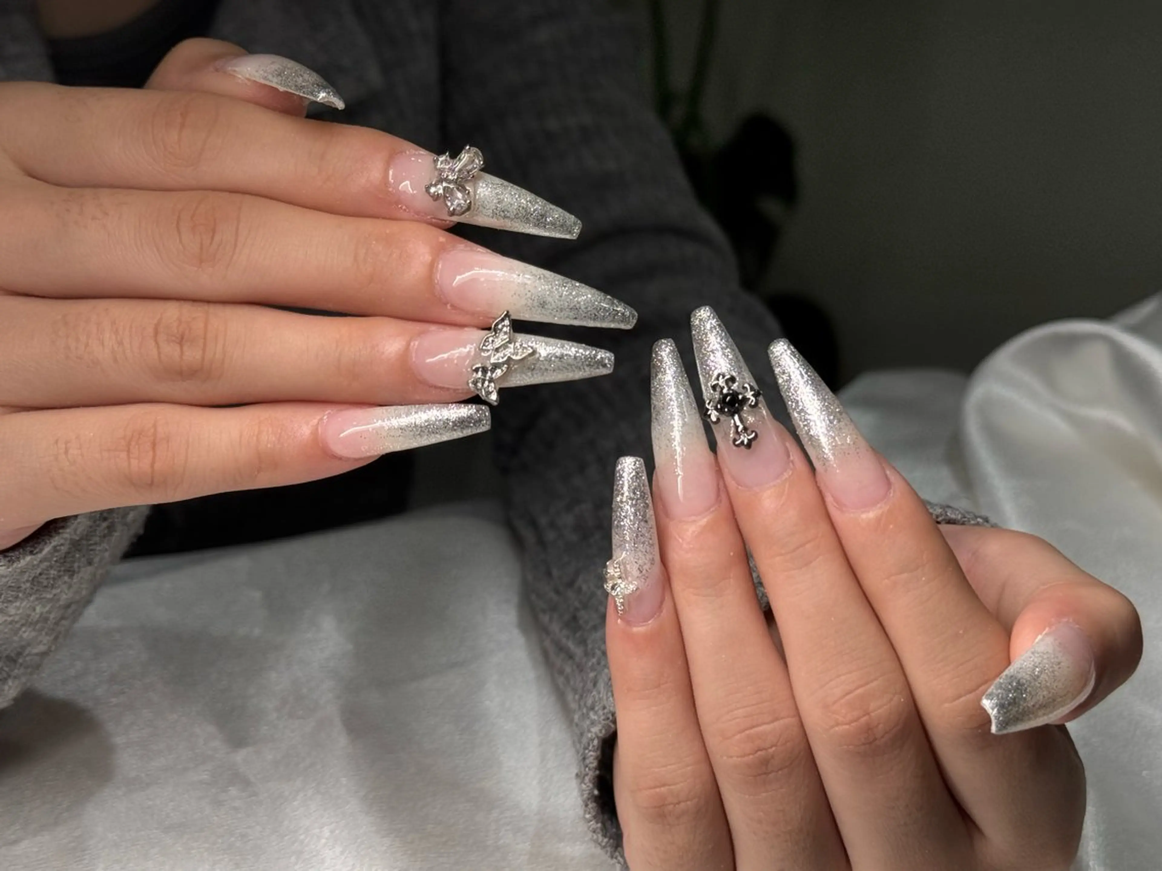 ネイル オーロラネイル ブルー チークネイル 長さ出し フットネイル ハンドネイル JIN 168 新大久保のネイルデザイン