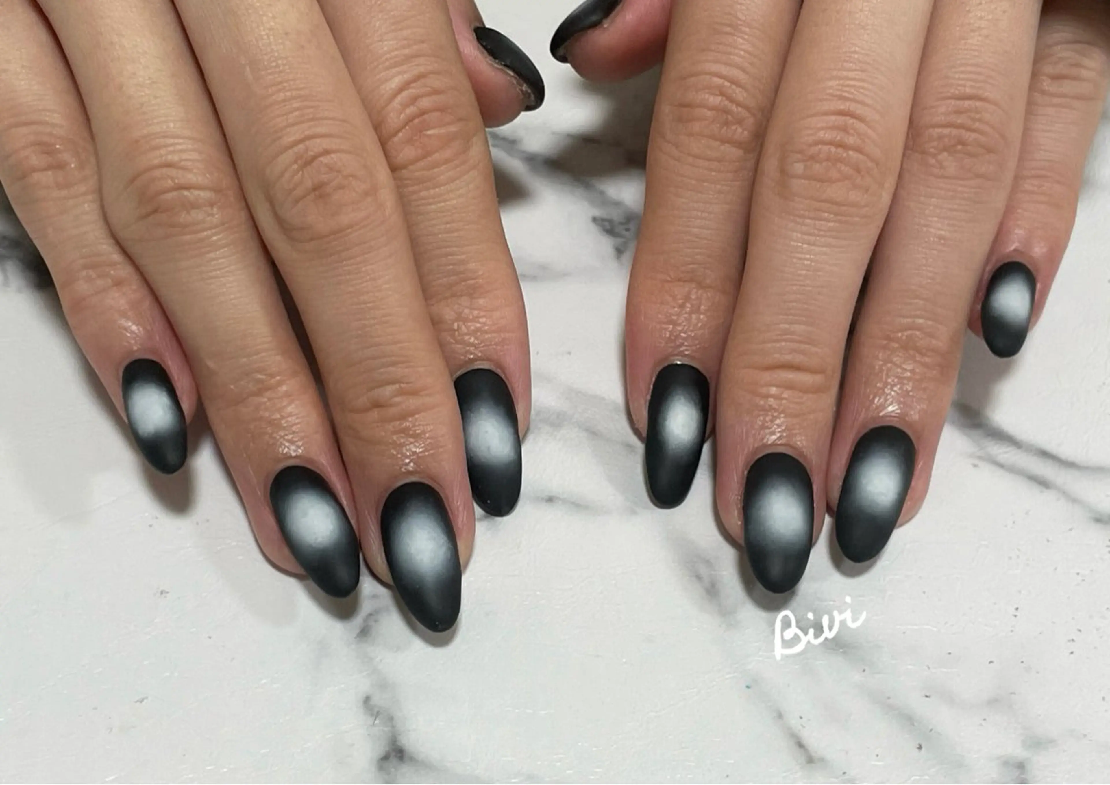 ネイル アートネイル フラッシュネイル ラメ(グリッター) 持ち込み シルバー ハンドネイル ハンドケア ♡Bivi♡自爪に 優しいネイルサロンのネイルデザイン