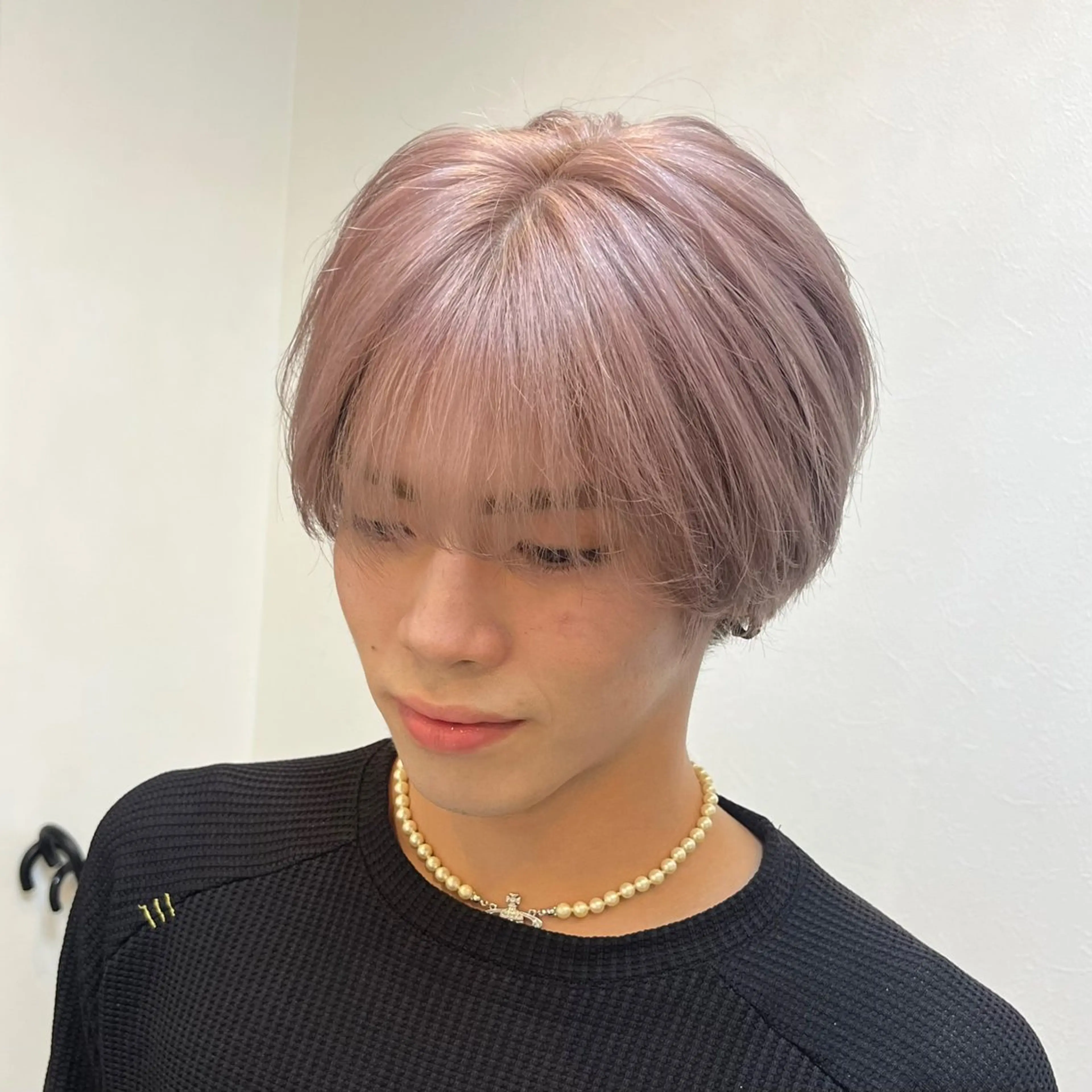 カラー メンズ メンズブリーチ メンズハイトーン メンズインナーカラー メンズ韓国風 ベージュカラー ヘアカラー トリートメント ハイトーン/ 髪質改善/上質艶髪のヘアスタイル