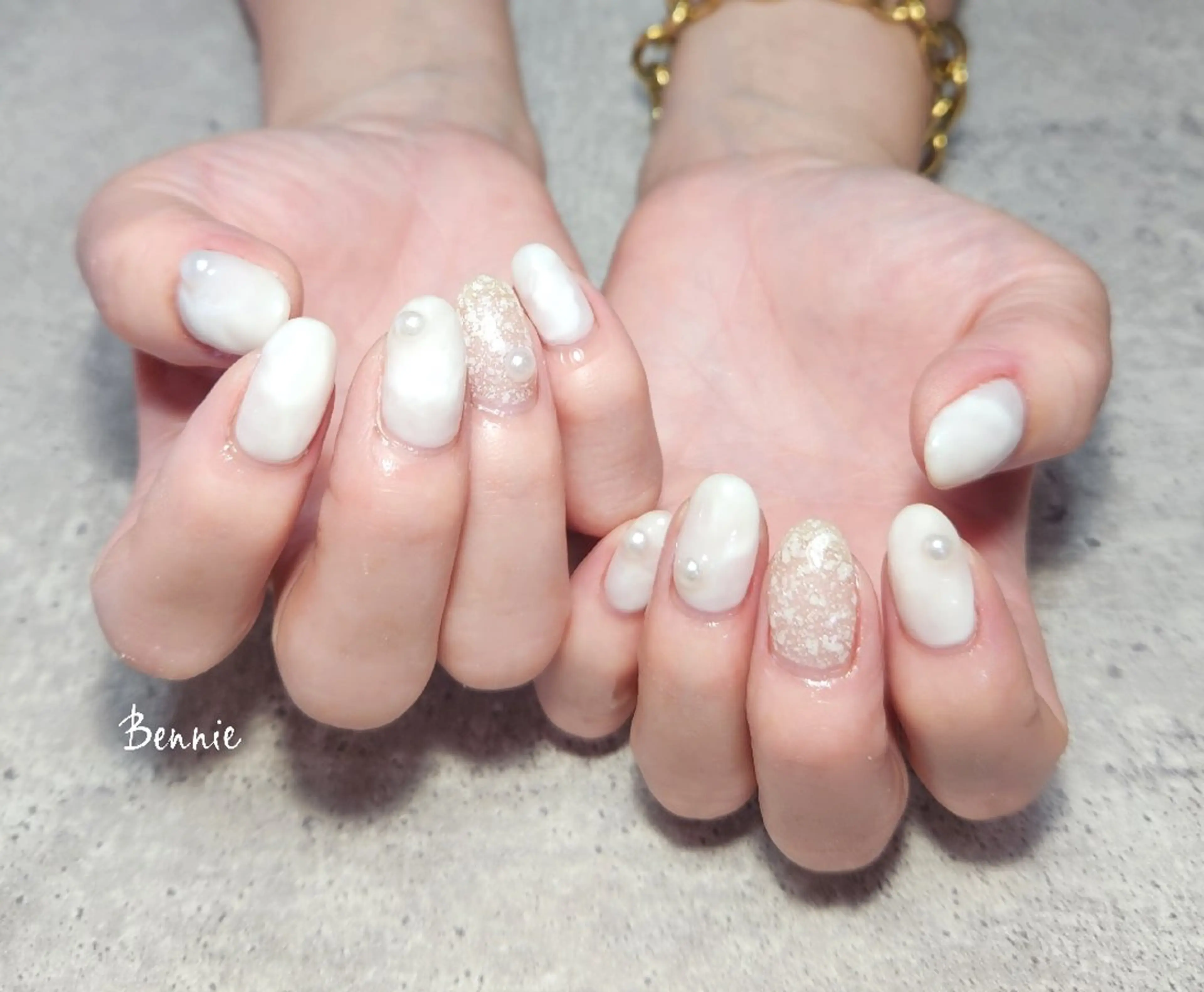 ネイル 韓国ネイル ニュアンスネイル ホワイト ハンドネイル   BENNIEのネイルデザイン