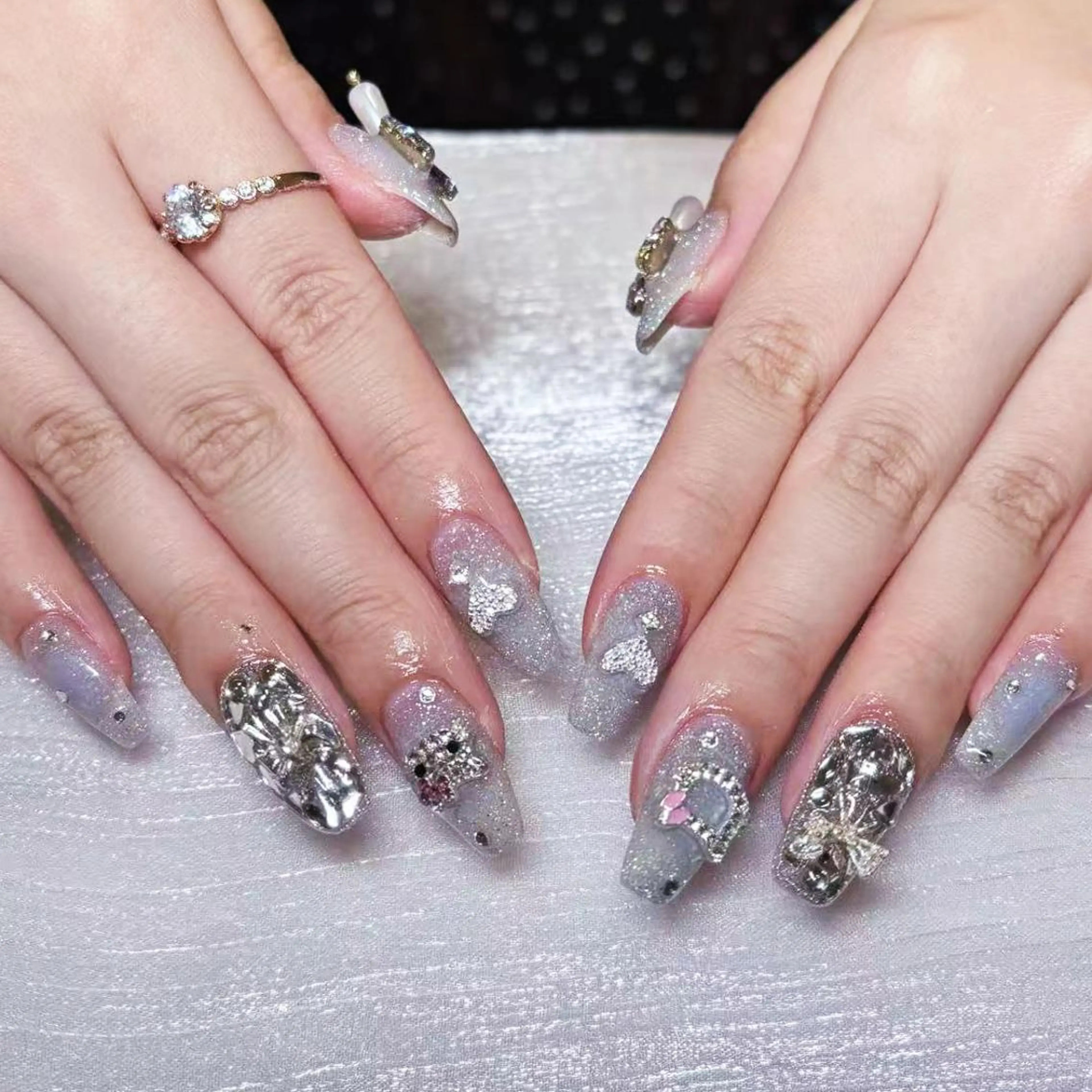 ネイル アートネイル オーロラネイル ガーリー キラキラネイル マグネットネイル ハンドネイル DIAMOND 💅のネイルデザイン