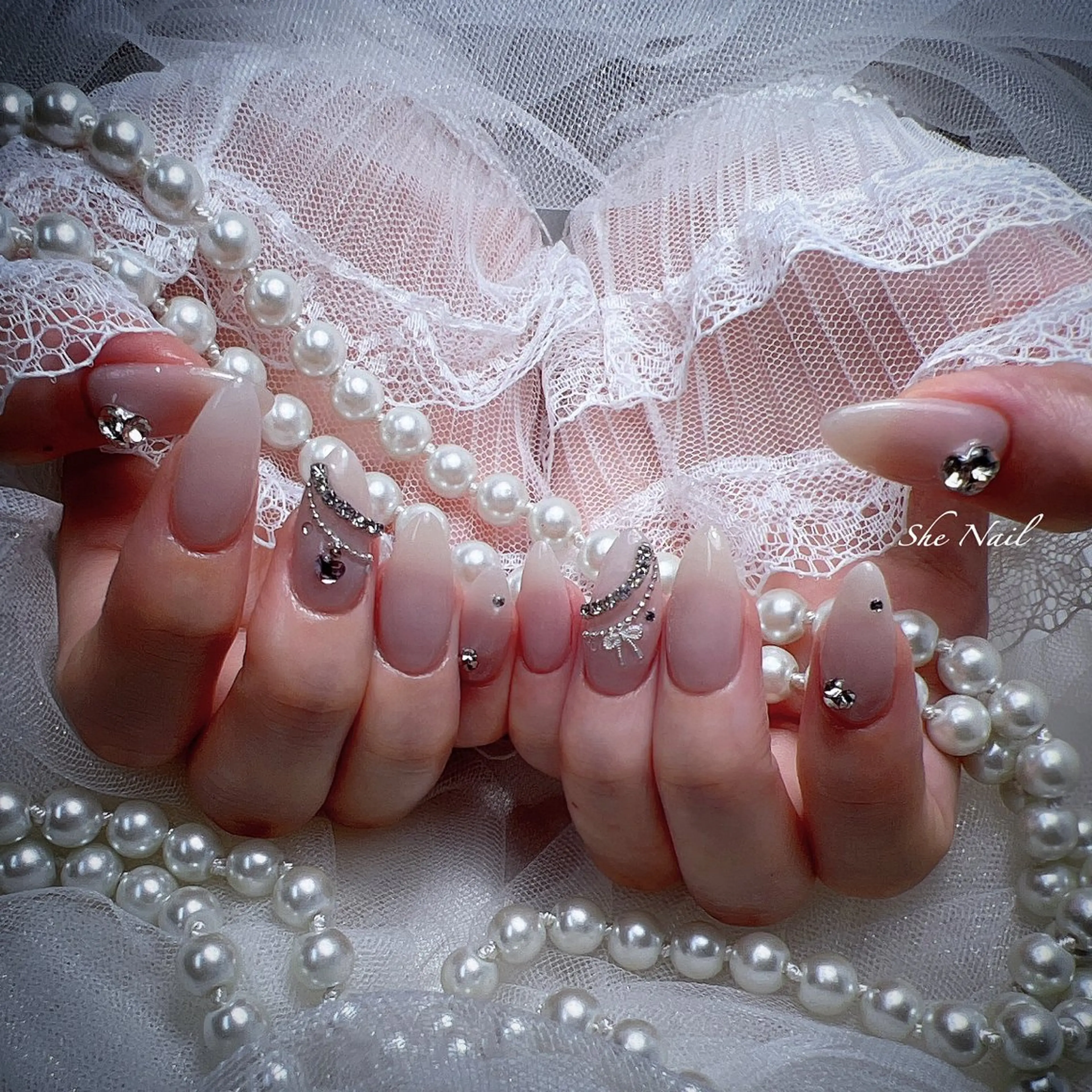 ネイル チークネイル 長さ出し フレンチネイル ガラスフレンチ キラキラネイル ハンドネイル She   Nail所属・ISA_ BELLAのネイルデザイン