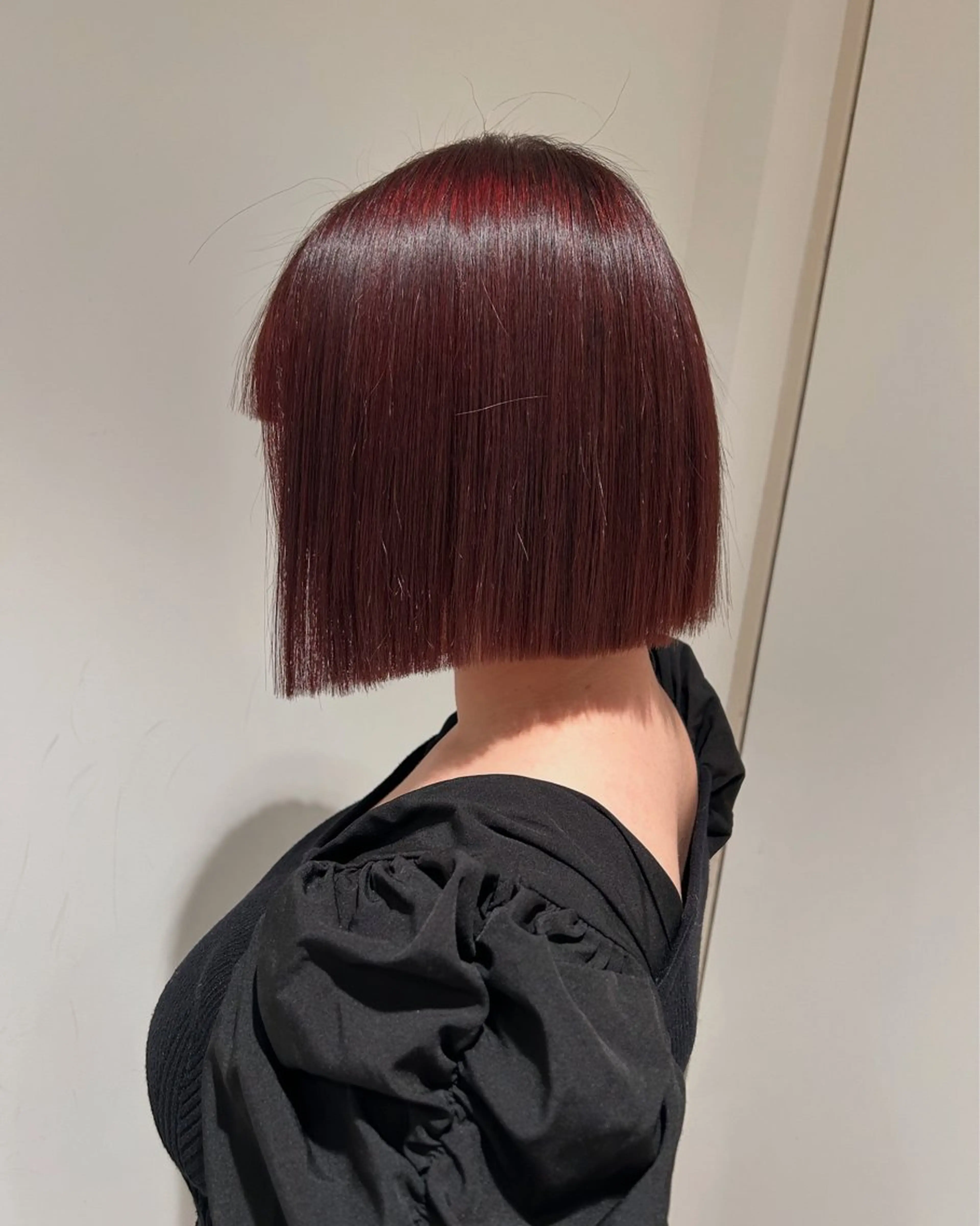 ショート カラー ボルドーカラー ボブ GO TODAY  SHAIRE  SALON   渋谷モディ所属・スキバサミを使わない カット🌼唯🌼のヘアスタイル