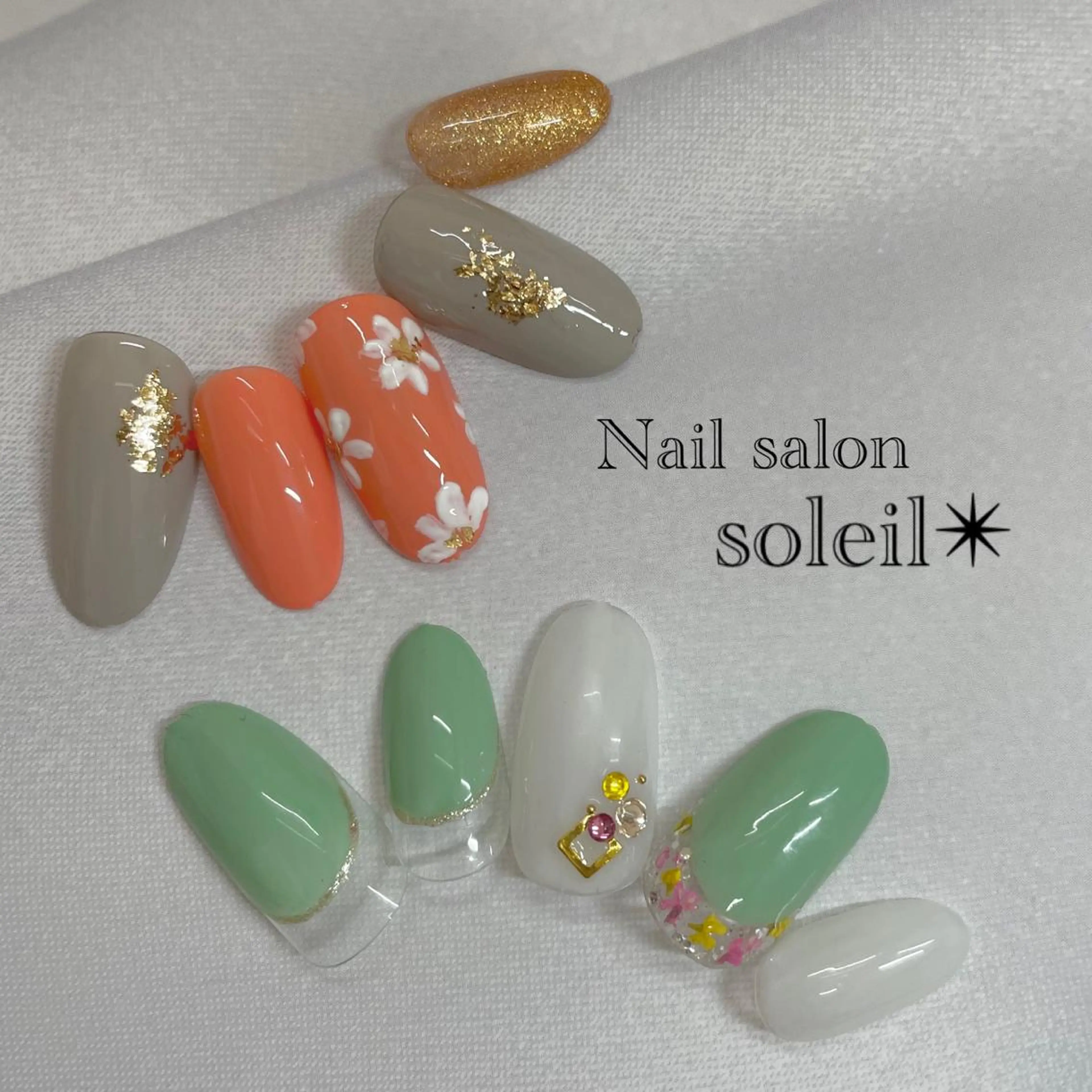 ネイル フラッシュネイル フラワーネイル ジェルネイル ラメ(グリッター) ミラーネイル 粟津 美紀のネイルデザイン