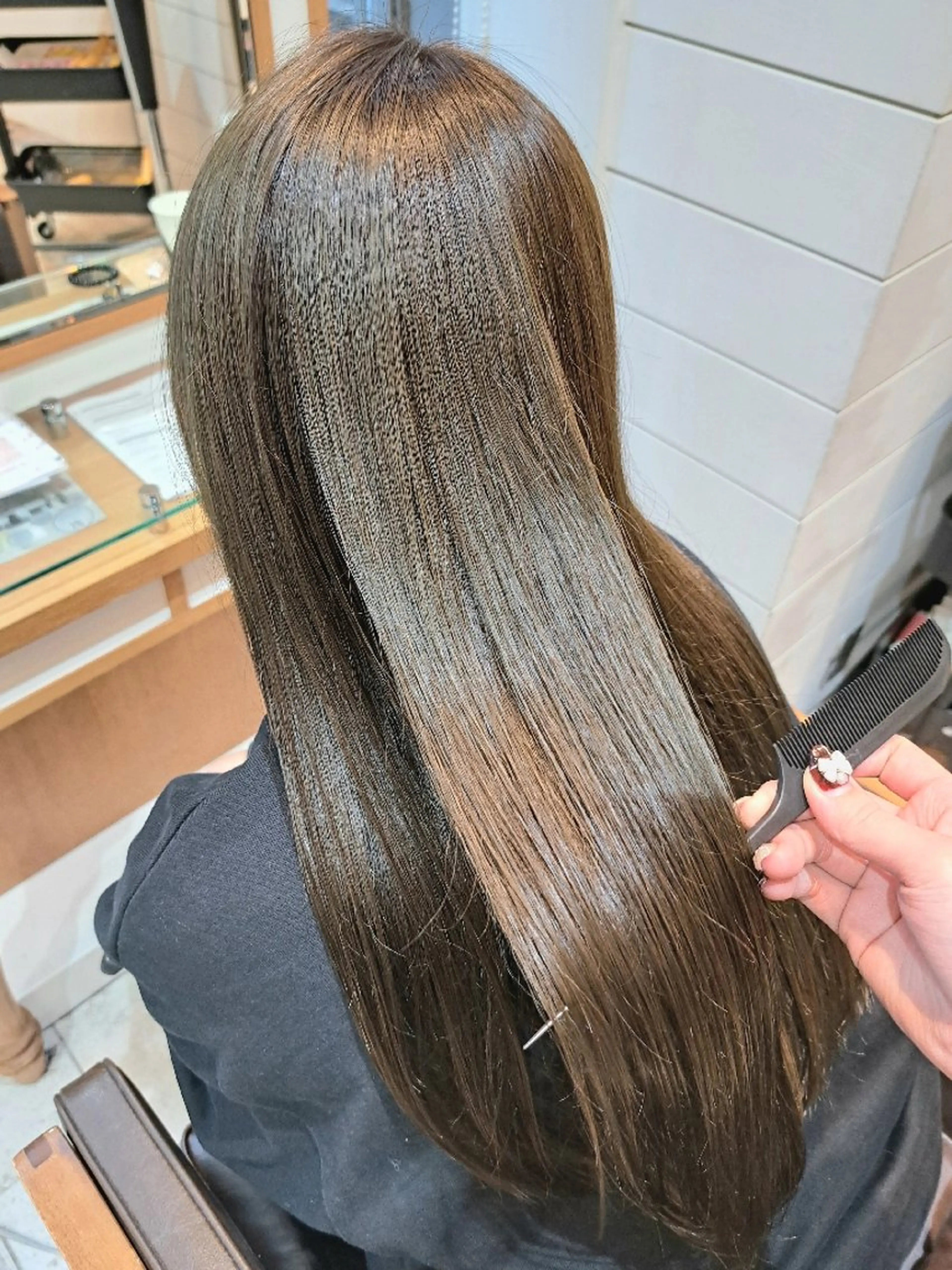 ロング カラー ブリーチ グレージュ ブリーチなしカラー オリーブグレージュ オリーブグレー 渋谷／ ＭＩＹＵのヘアスタイル