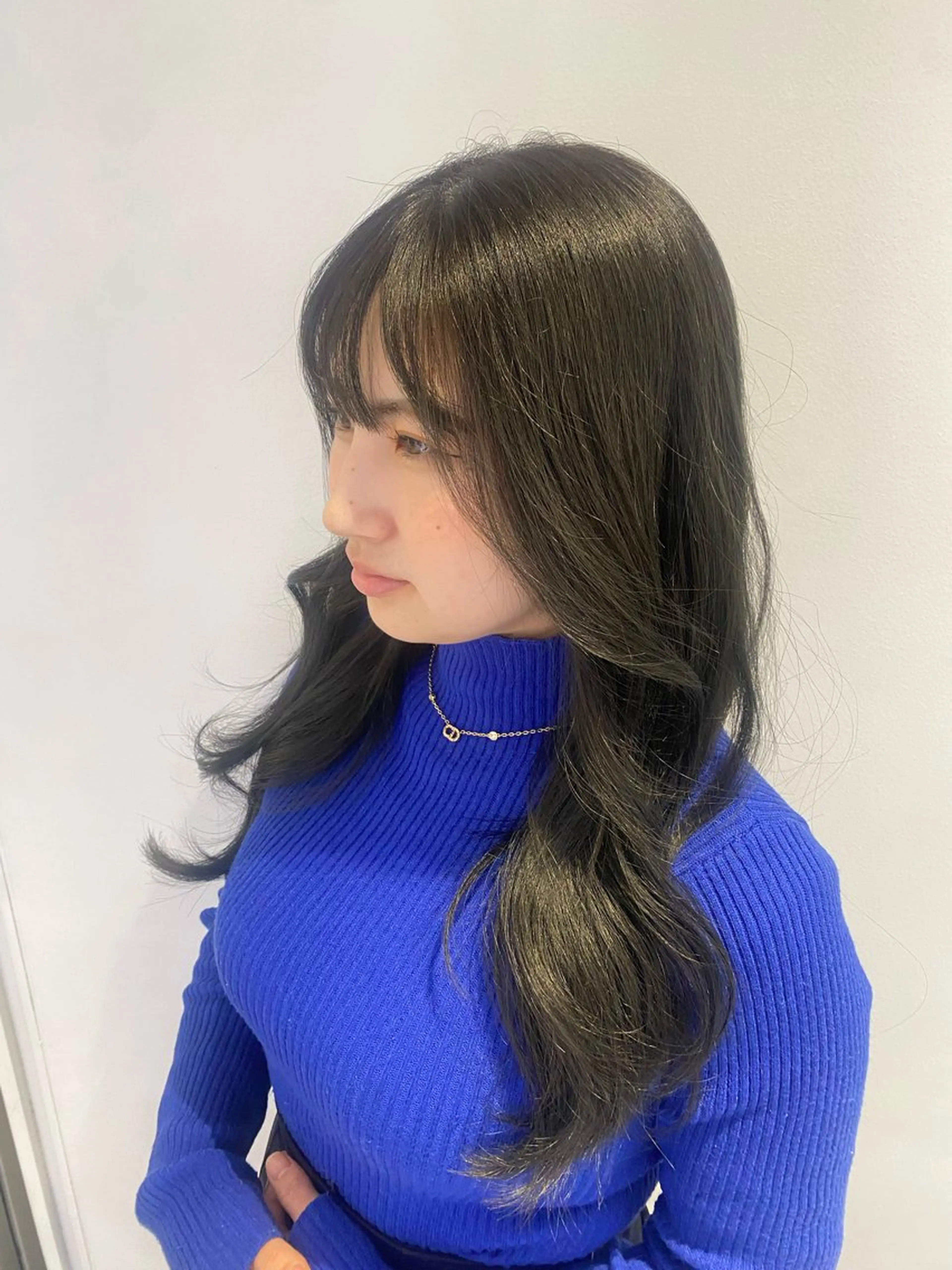 カラー アッシュ 透明感カラー オリーブアッシュ 高橋 佳愛のヘアスタイル