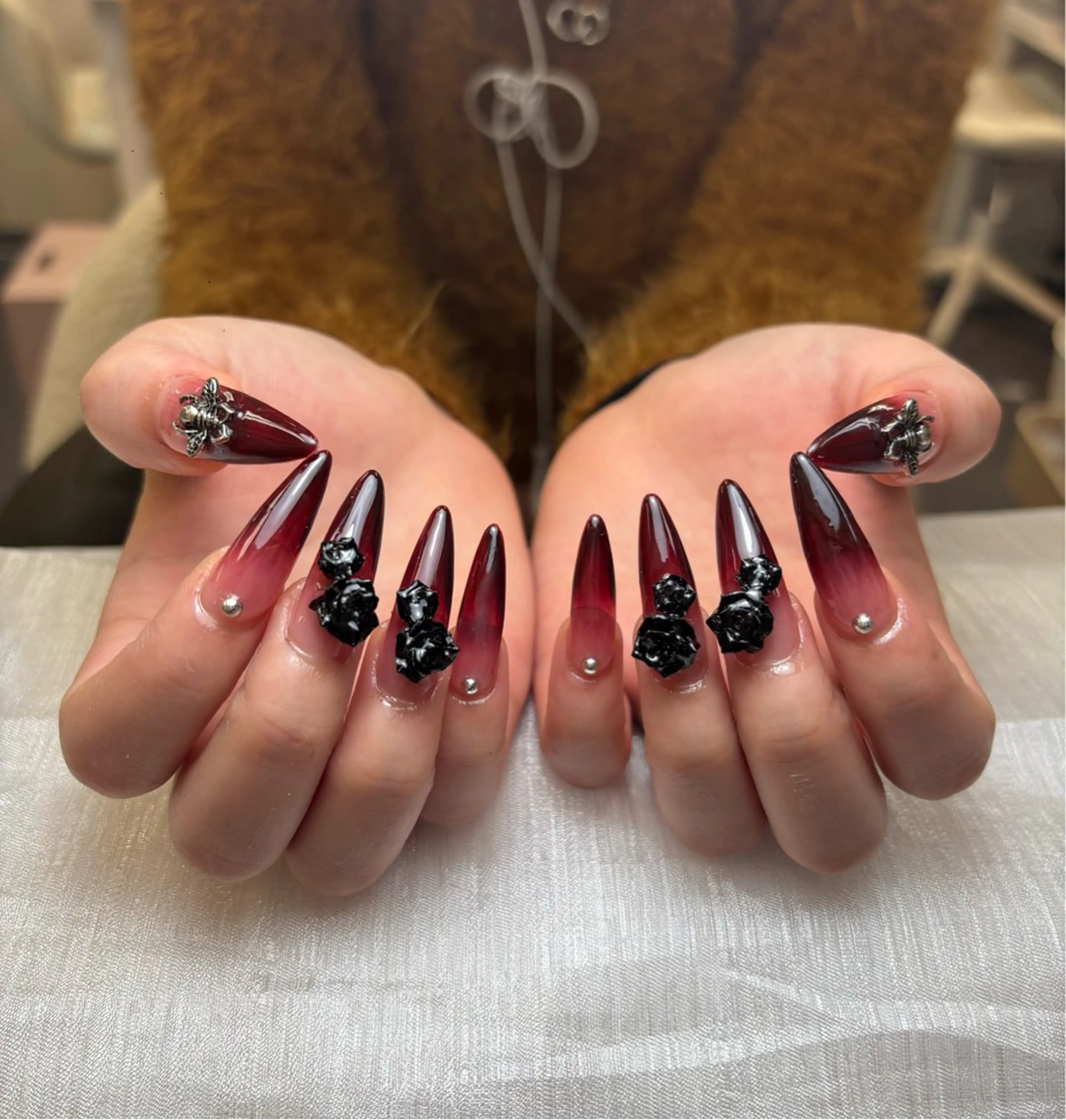 ネイル グラデーション キラキラネイル ワンカラーネイル 冬ネイル Jenn Nail Salonのネイルデザイン