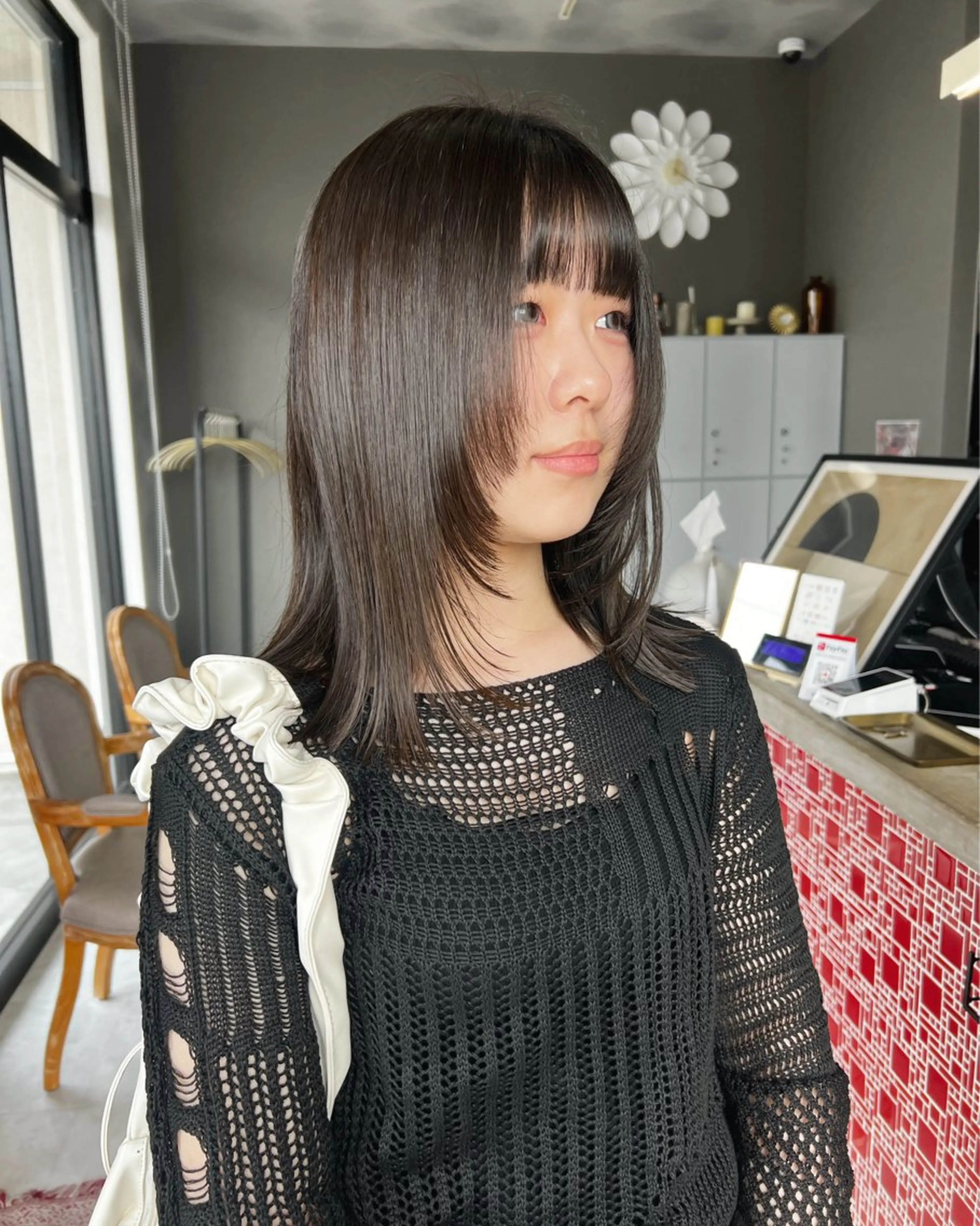 ミディアム カラー 顔まわりレイヤー 顔周りカット レイヤーカット 佐々木 愛実のヘアスタイル