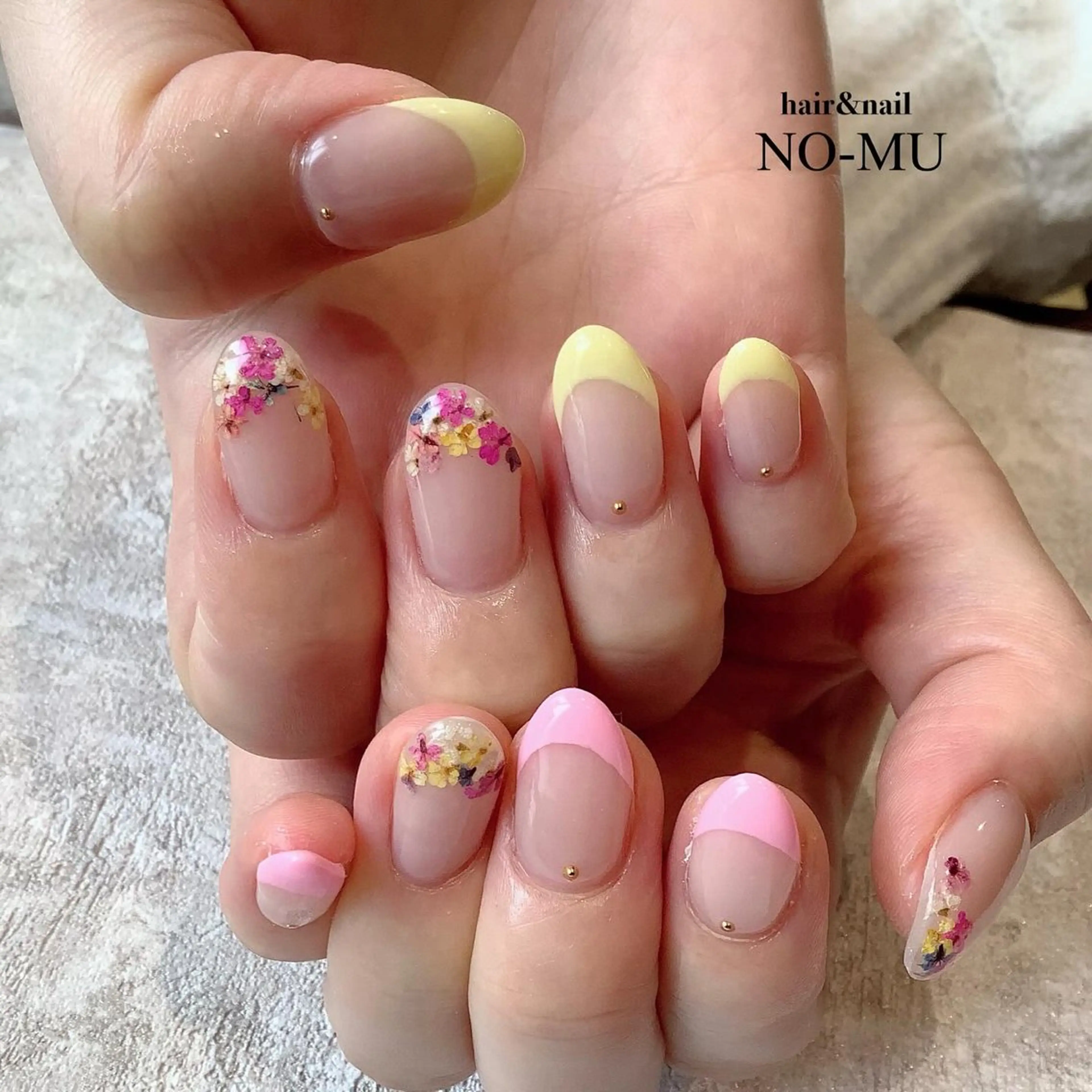 ネイル フラワーネイル フレンチネイル ハンドネイル hair＆nail NO-MU所属・hair＆nail NO-MUのネイルデザイン