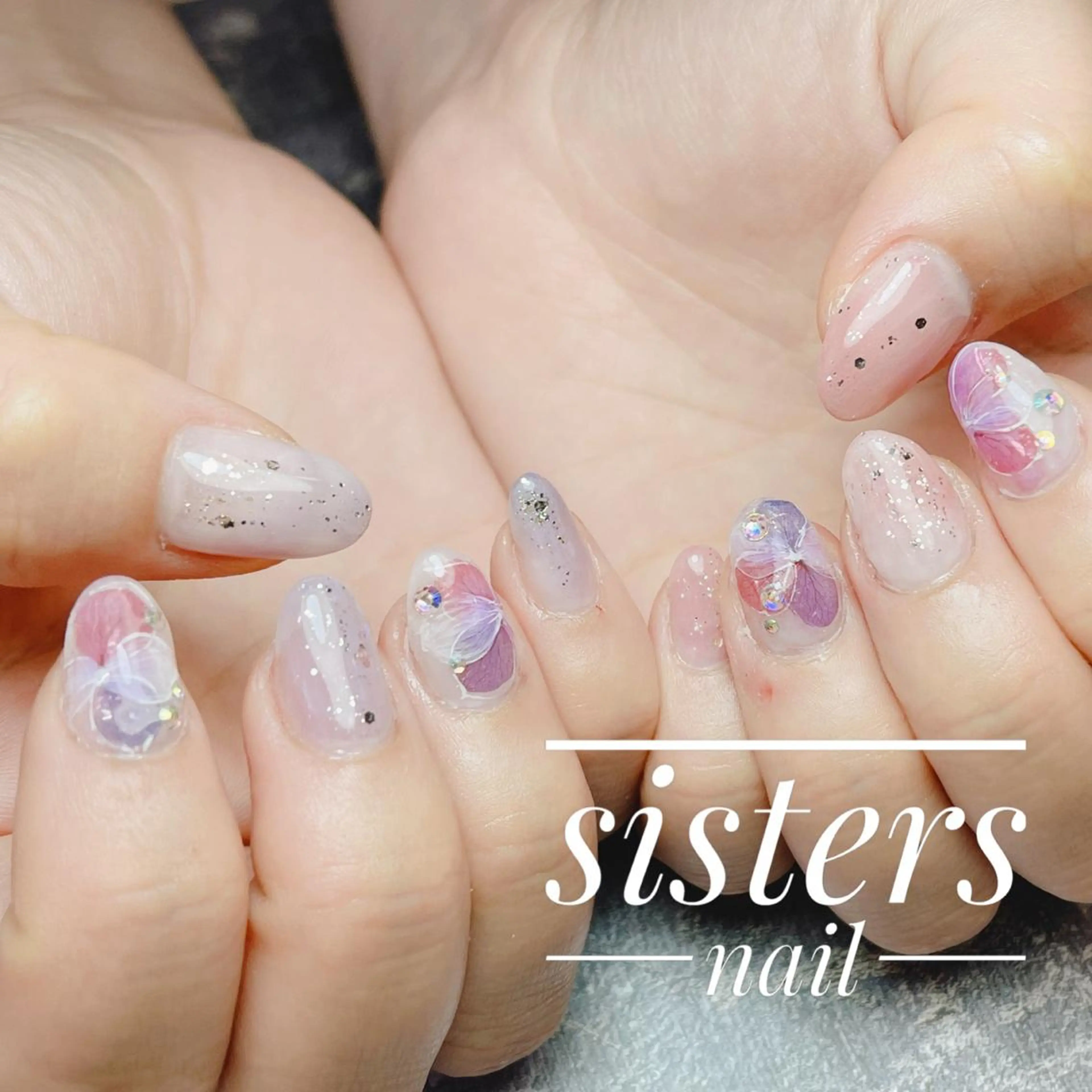 ネイル アートネイル フラワーネイル ジェルネイル キラキラネイル 夏ネイル ハンドネイル ハンドケア sisters nail.fのネイルデザイン