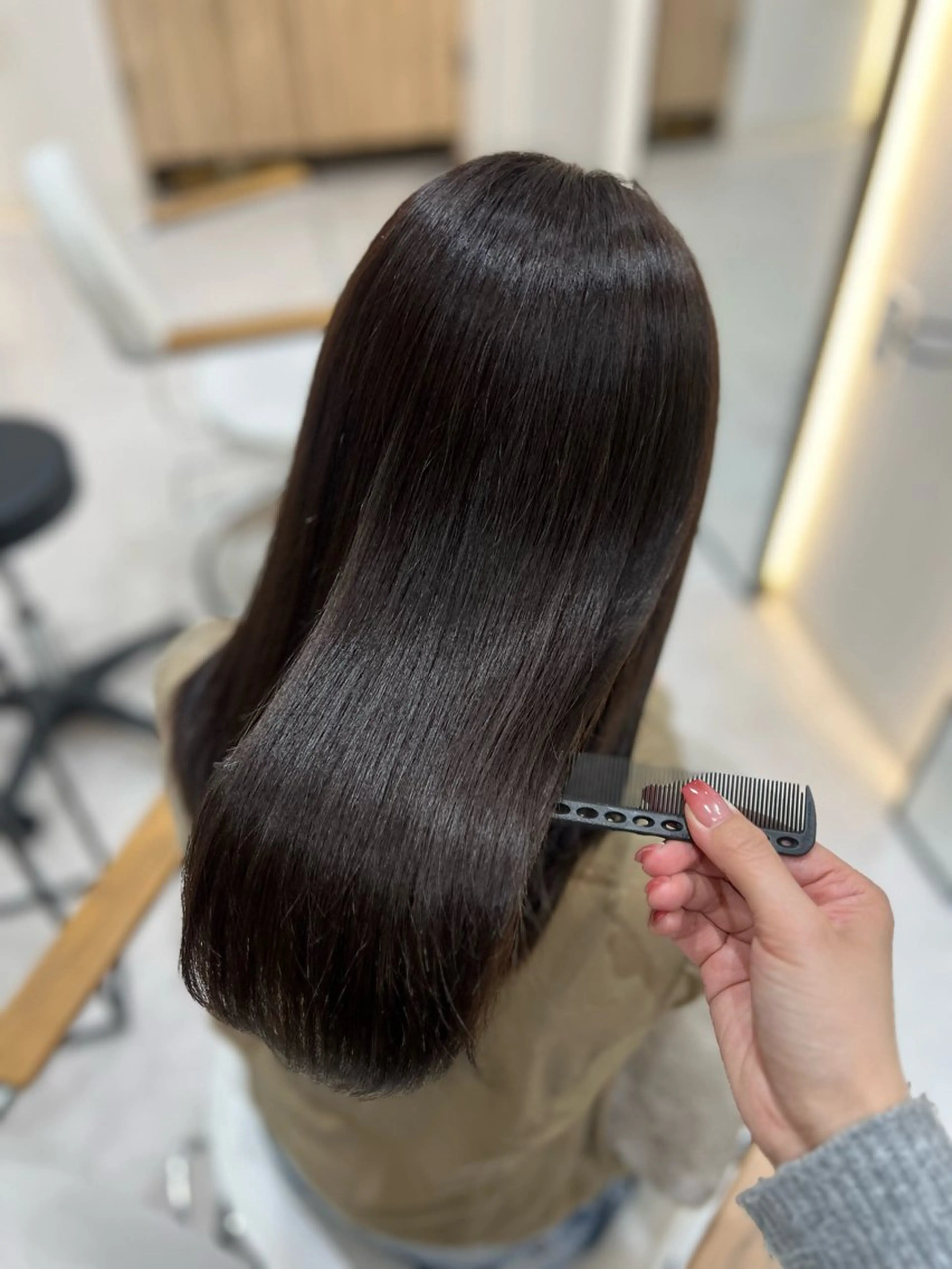 セミロング カラー Zina aimiのヘアスタイル