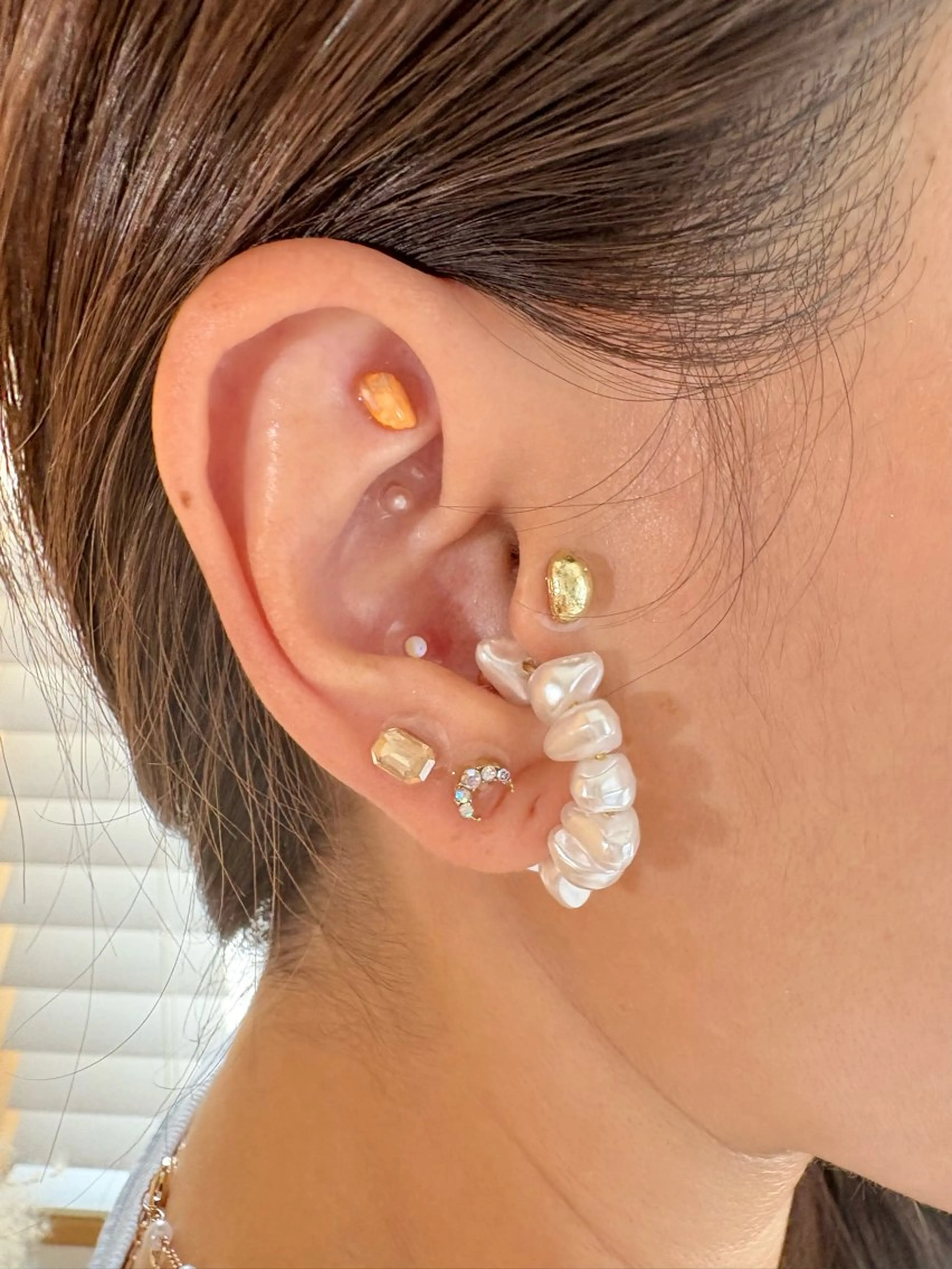 耳つぼジュエリー/つけ放題デザイン/耳マッサージ付きの写真