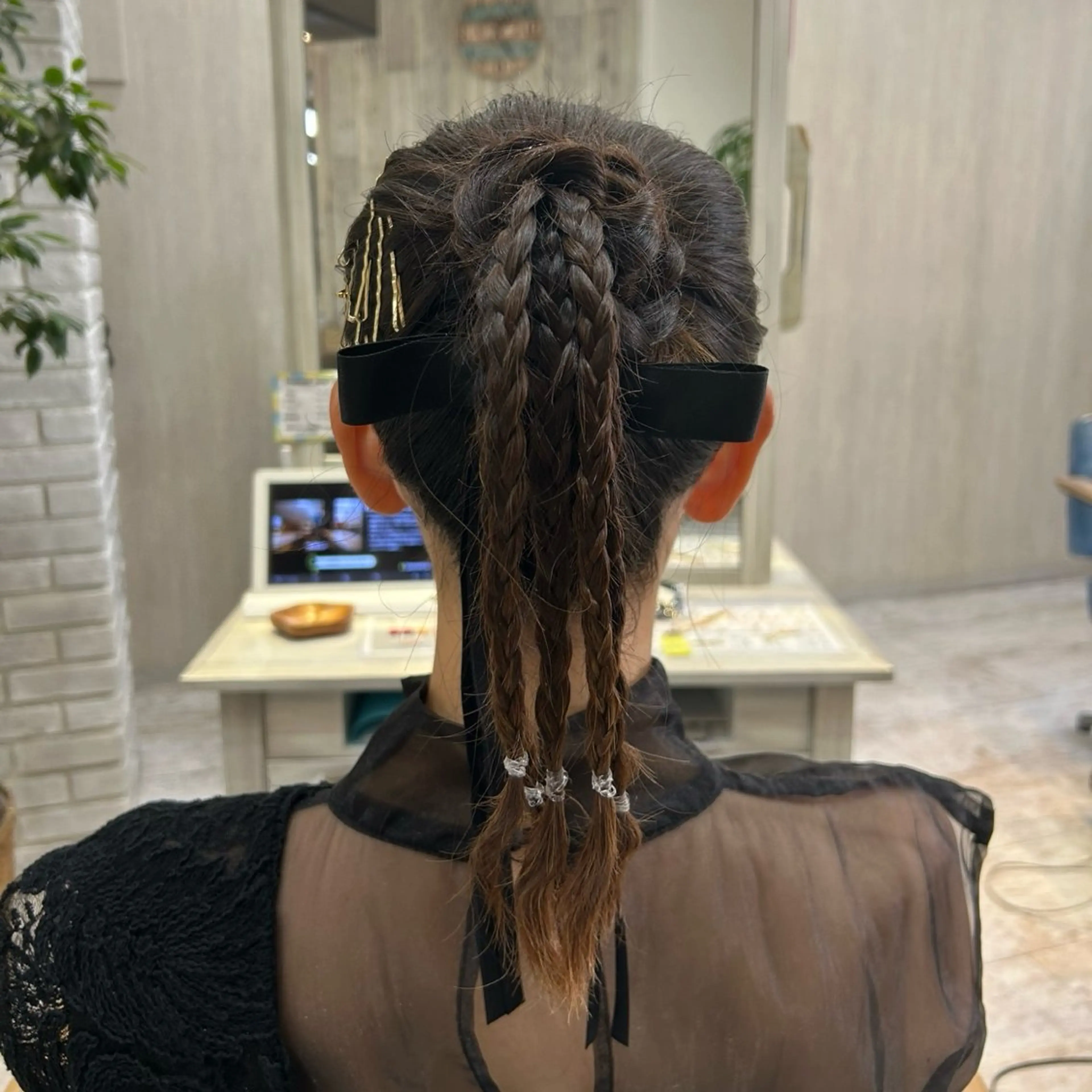 ヘアアレンジ ヘアセット 🫧透け感⋆艶髪💎 山口アヤカのヘアスタイル