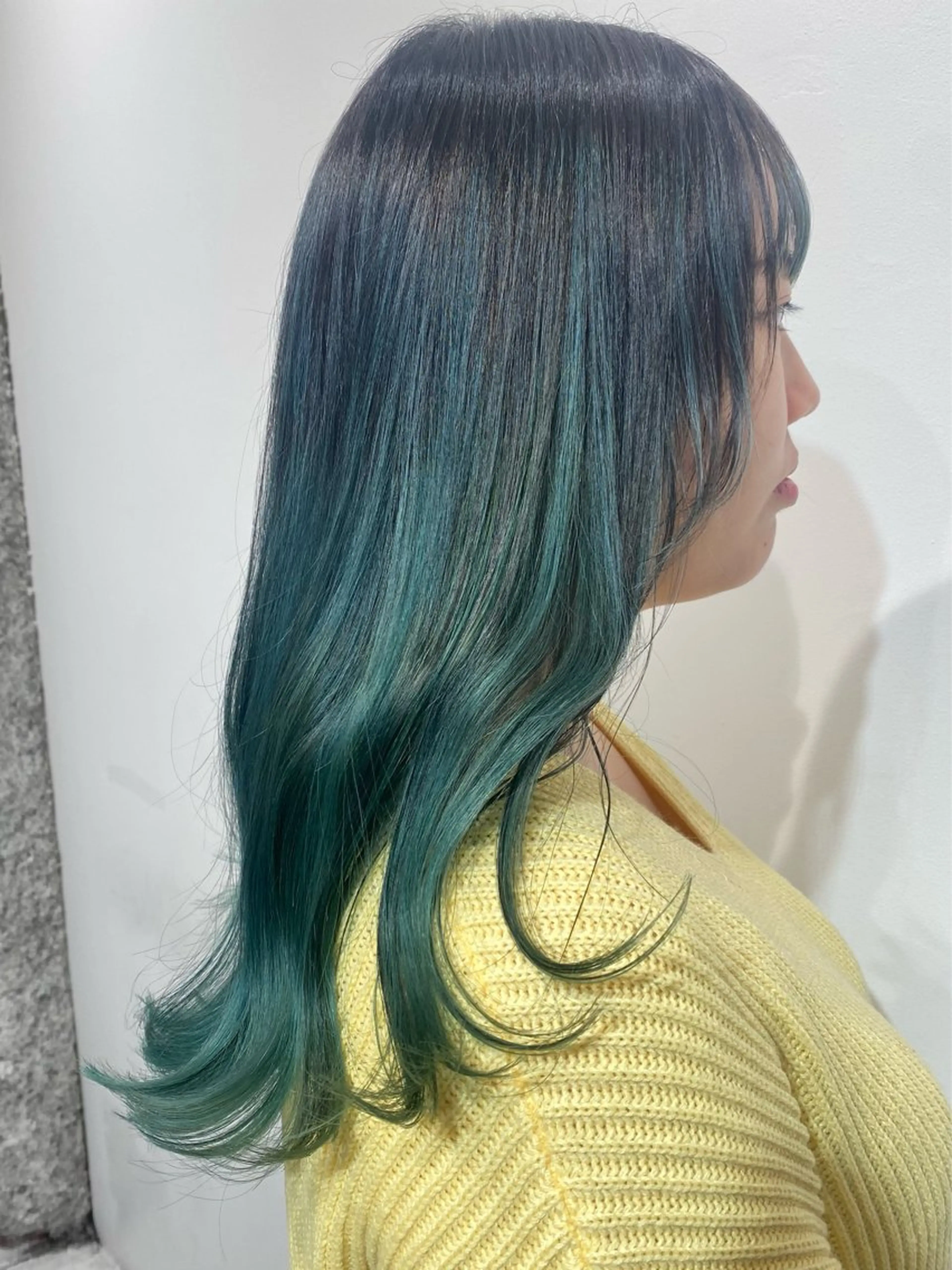 セミロング カラー ヘアアレンジ バレイヤージュ エメラルドグリーン レイヤーカット ヘアカラー トリートメント ［似合わせヘア］ ✂︎OGURO✂︎のヘアスタイル