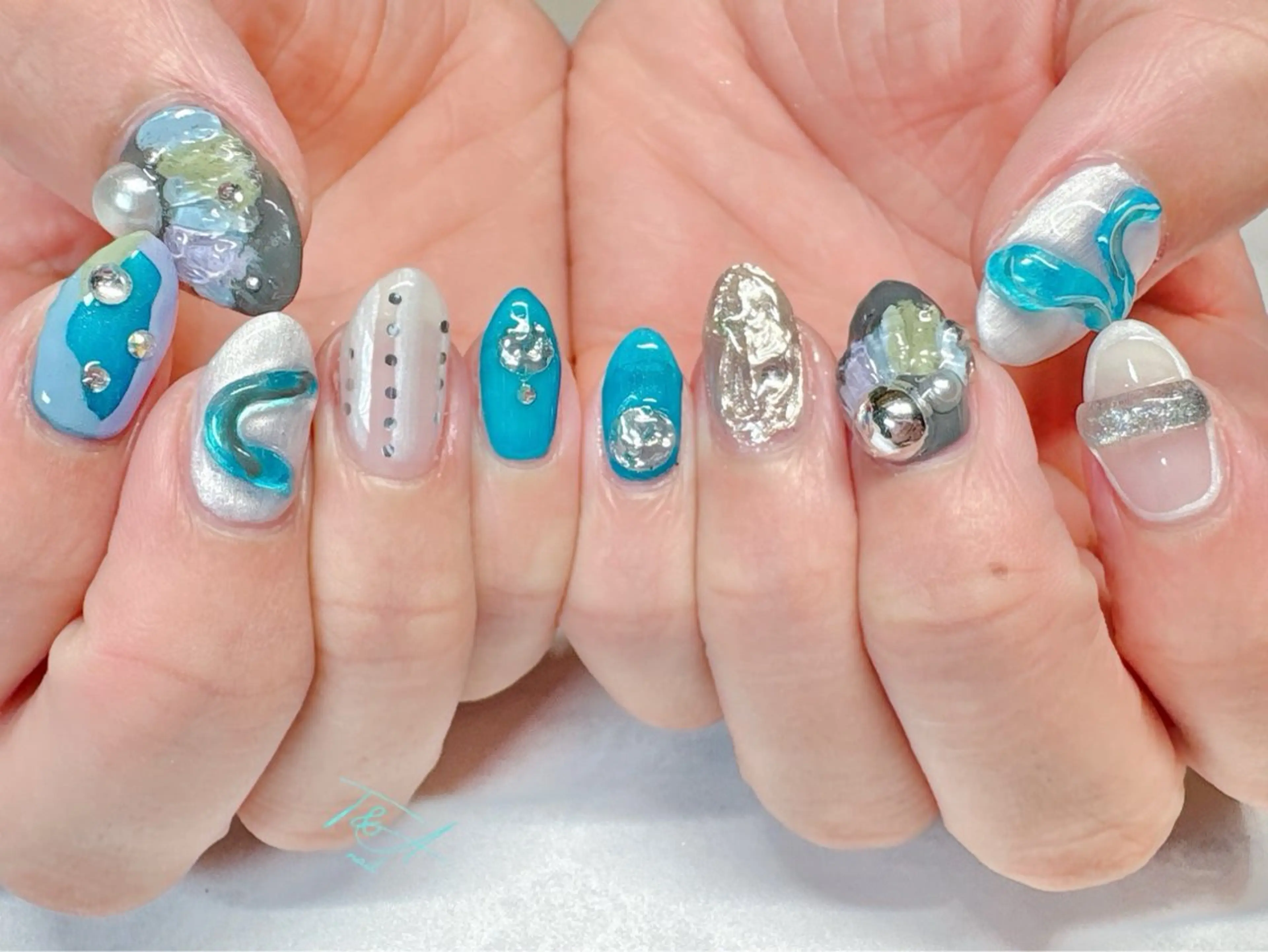 ネイル ジェルネイル 水色 ニュアンスネイル スカルプネイル ハンドネイル T&A nailのネイルデザイン