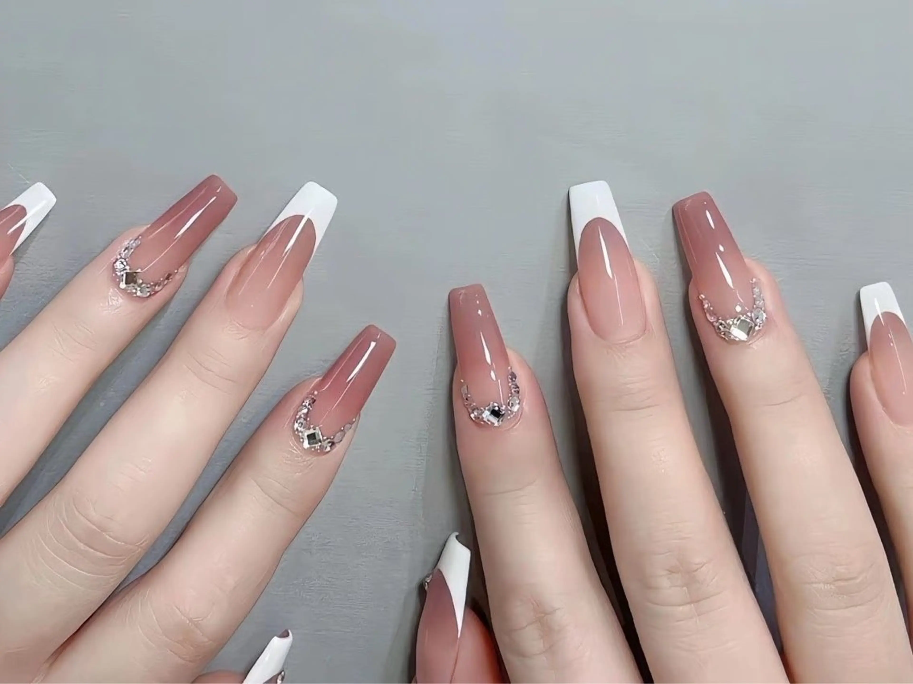 ネイル 長さ出し フットネイル フレンチネイル ジェルネイル ガーリー ハンドネイル NYネイルサロン　千葉中央店所属・NYネイルサロン 千葉中央店のネイルデザイン