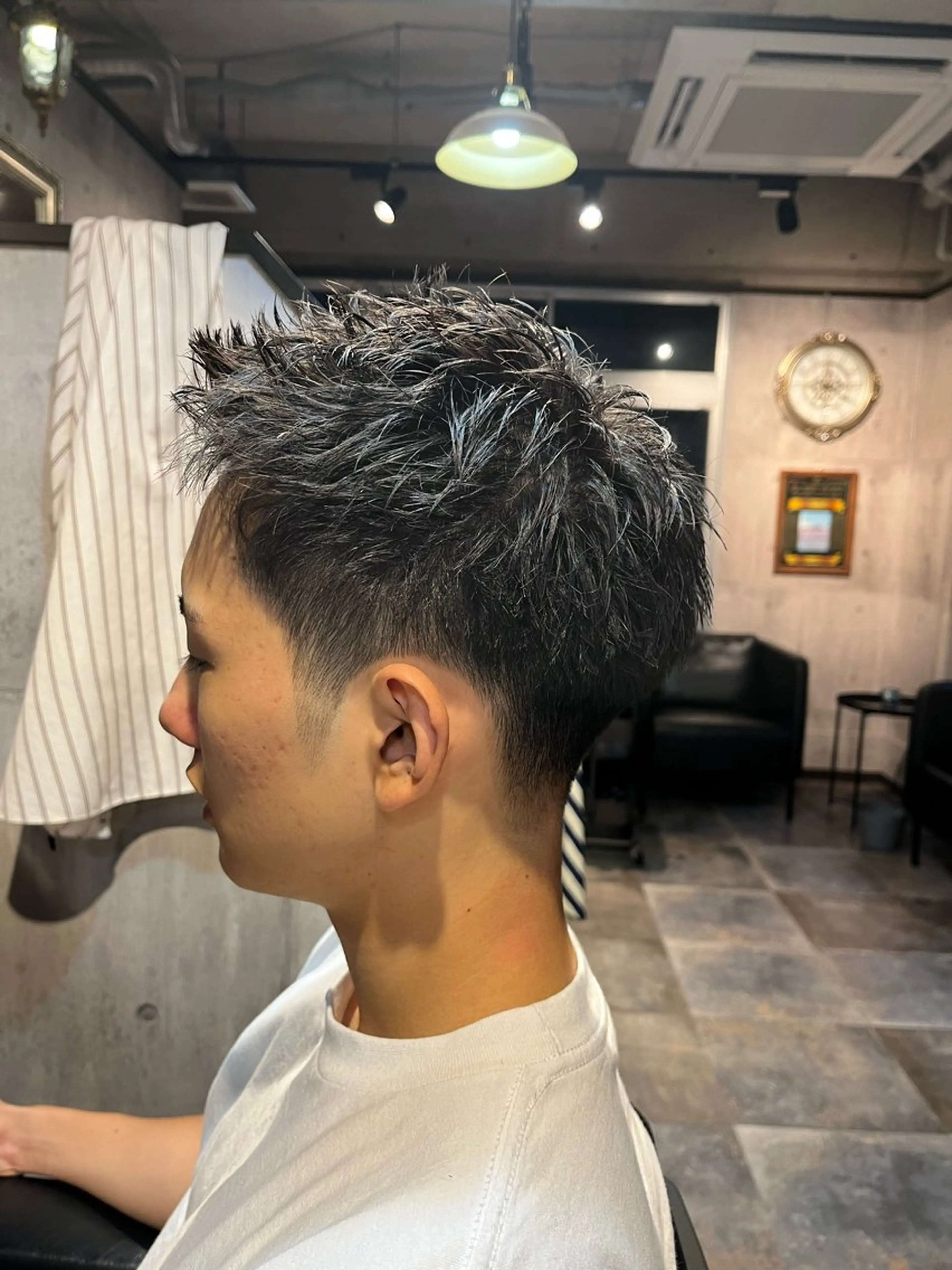 ショート メンズ スパイキーショート 刈り上げ ショートヘア SWELL-WHITE-所属・SWELL  高峰 将生  メンズ専門のヘアスタイル