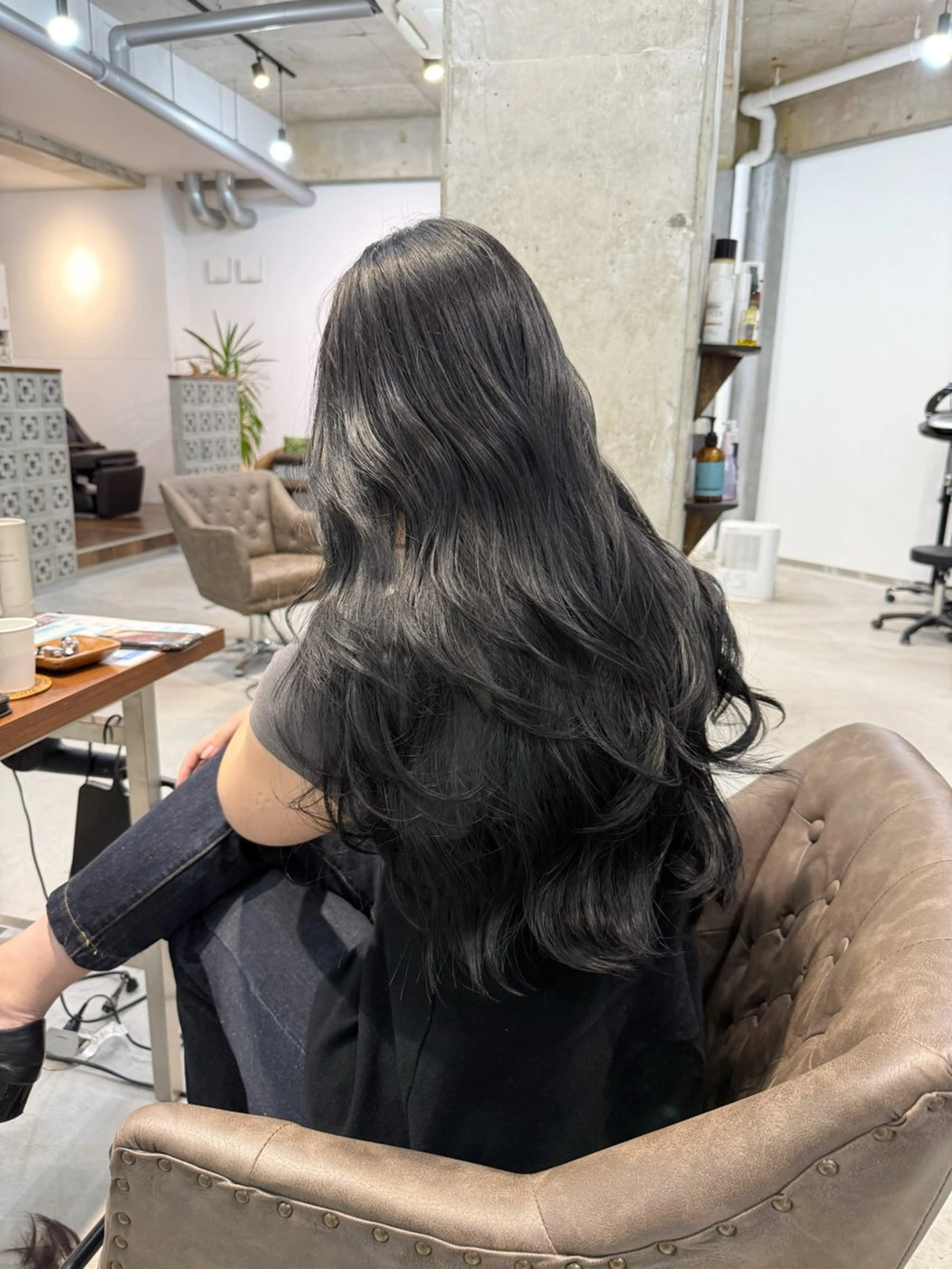 ロング カラー 黒髪 ブルーカラー ブルーブラック レイヤーカット カット ヘアカラー カイリ /レイヤーカットのヘアスタイル