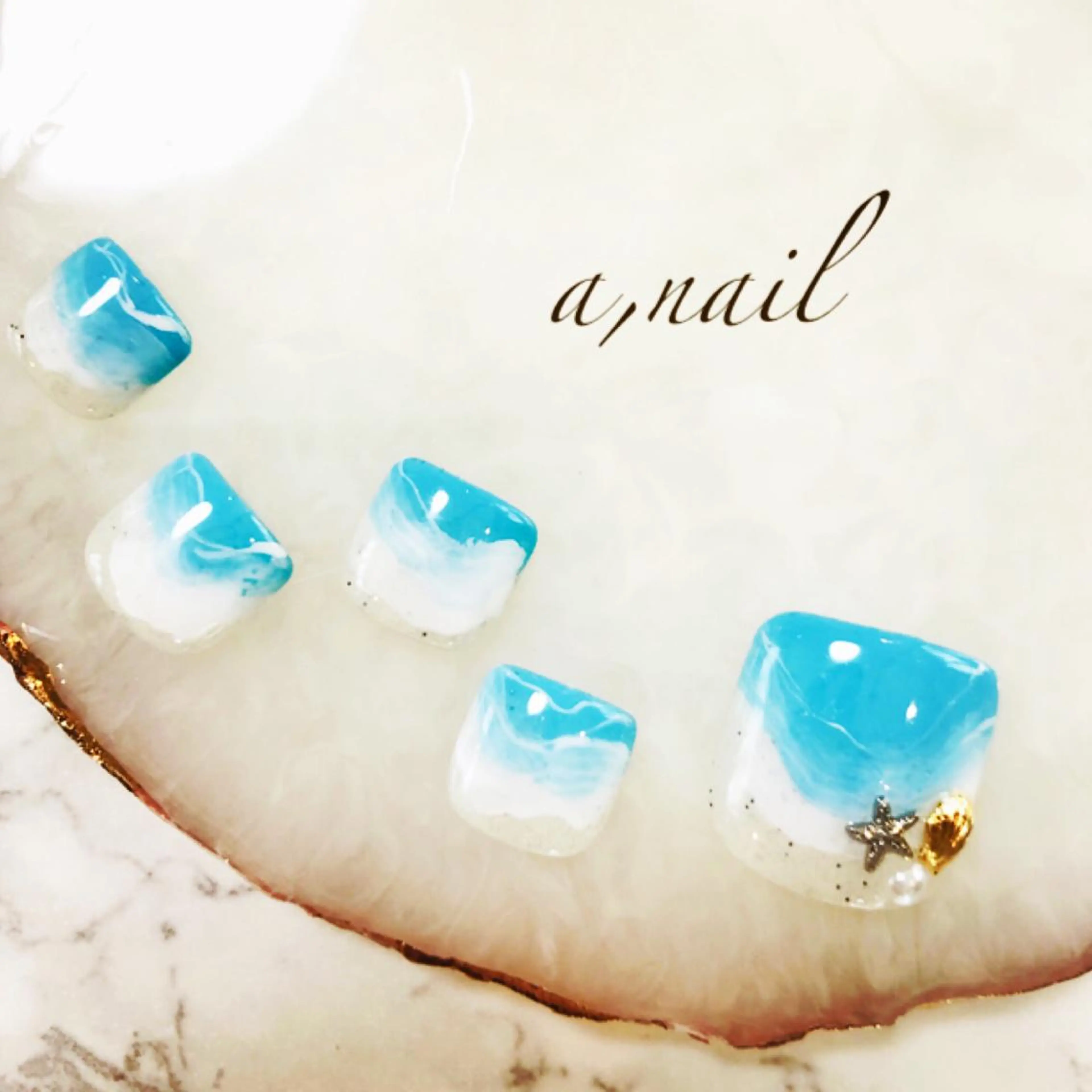 ネイル フットネイル ジェルネイル グラデーション ラメ(グリッター) ラメグラデーション フットネイル ネイルサロン エーネイルのネイルデザイン