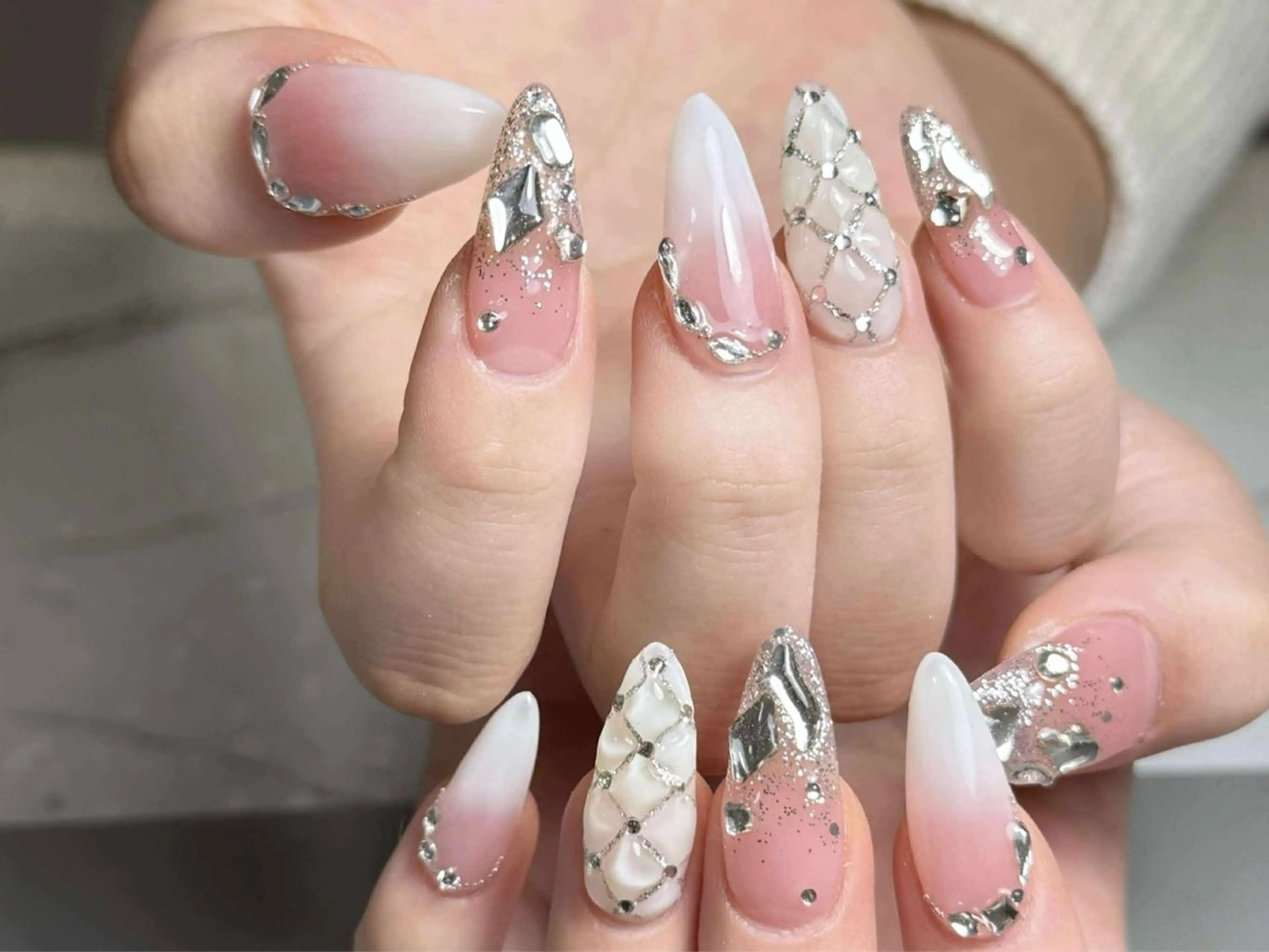 ネイル アートネイル フレンチネイル ジェルネイル グラデーション 韓国ネイル ハンドネイル 💕鈴木ユリ パラジェル/オフ無料のネイルデザイン