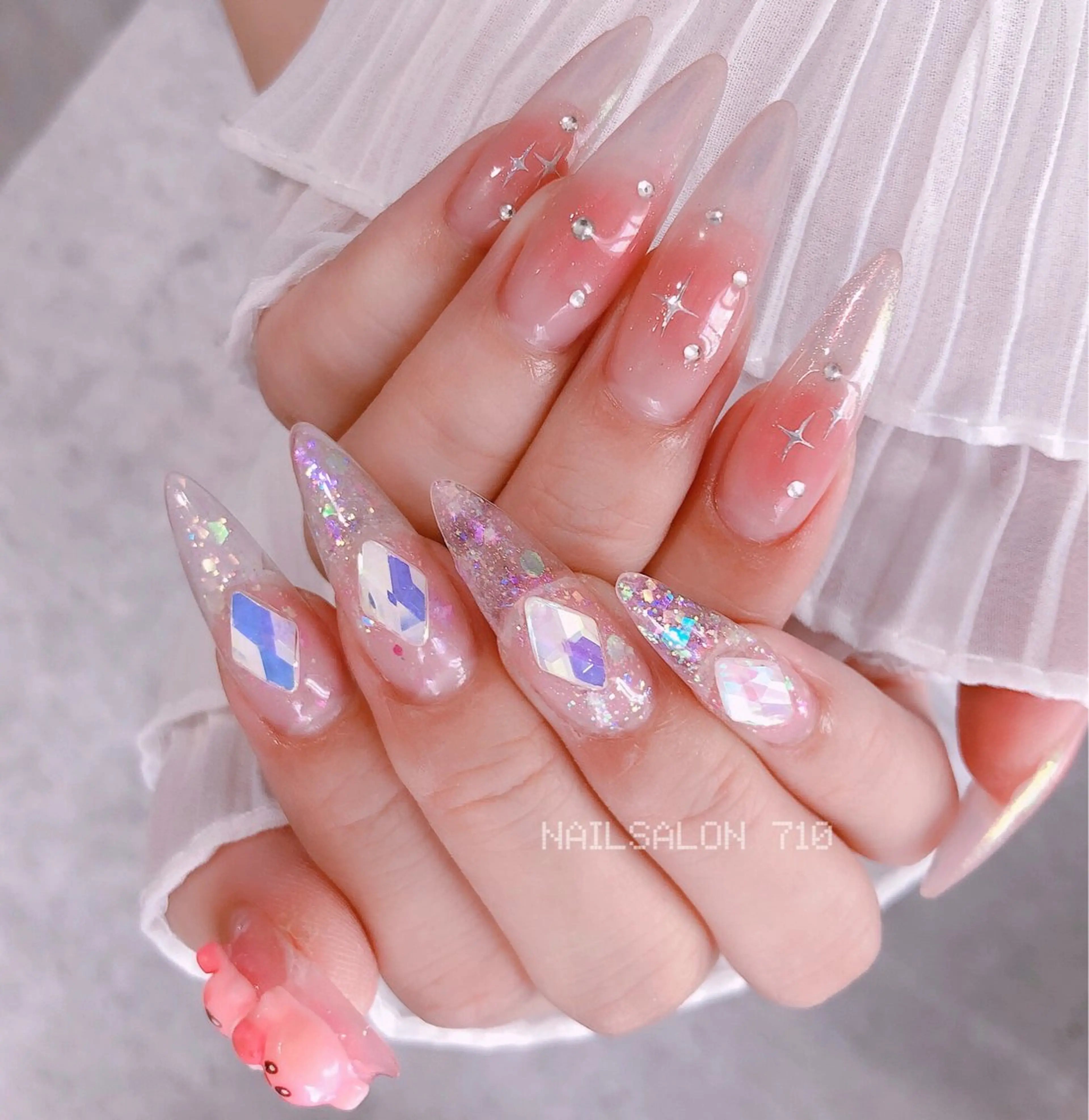 ネイル 長さ出し ハンドネイル フットネイル ナナイチゼロ I.Naoのネイルデザイン